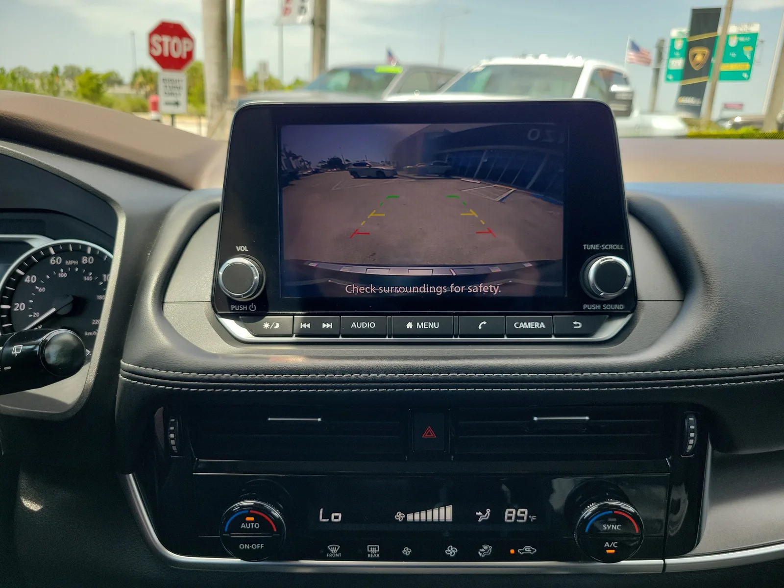 2022 Nissan Rogue SV photo 10