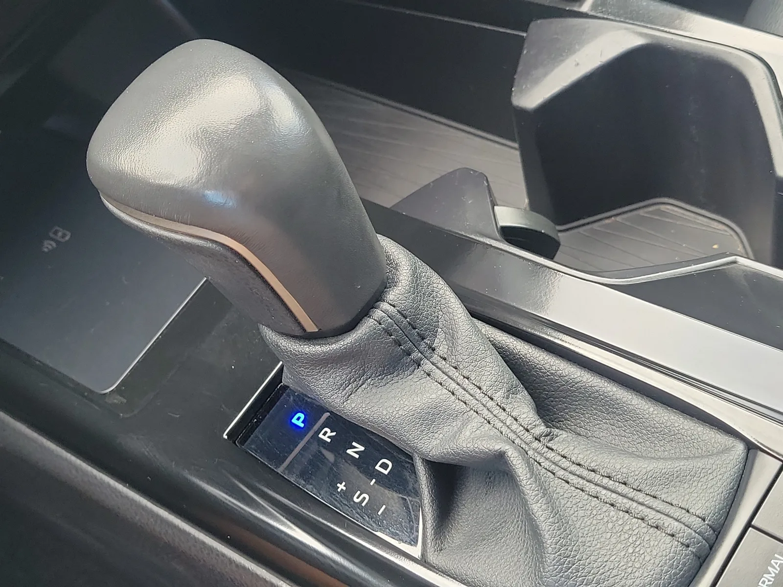 2025 Toyota Camry SE photo 25