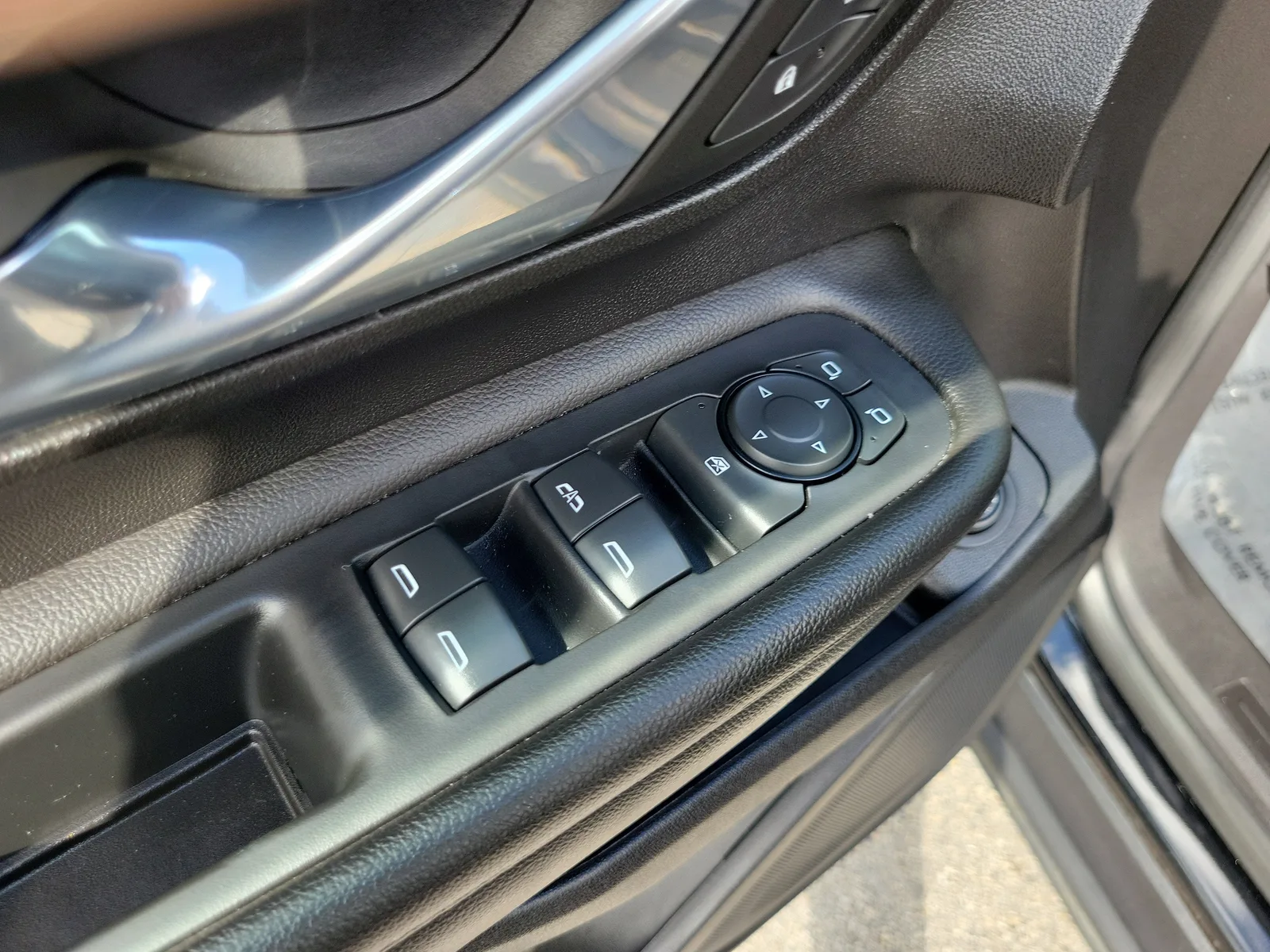 2024 GMC Terrain SLT photo 25