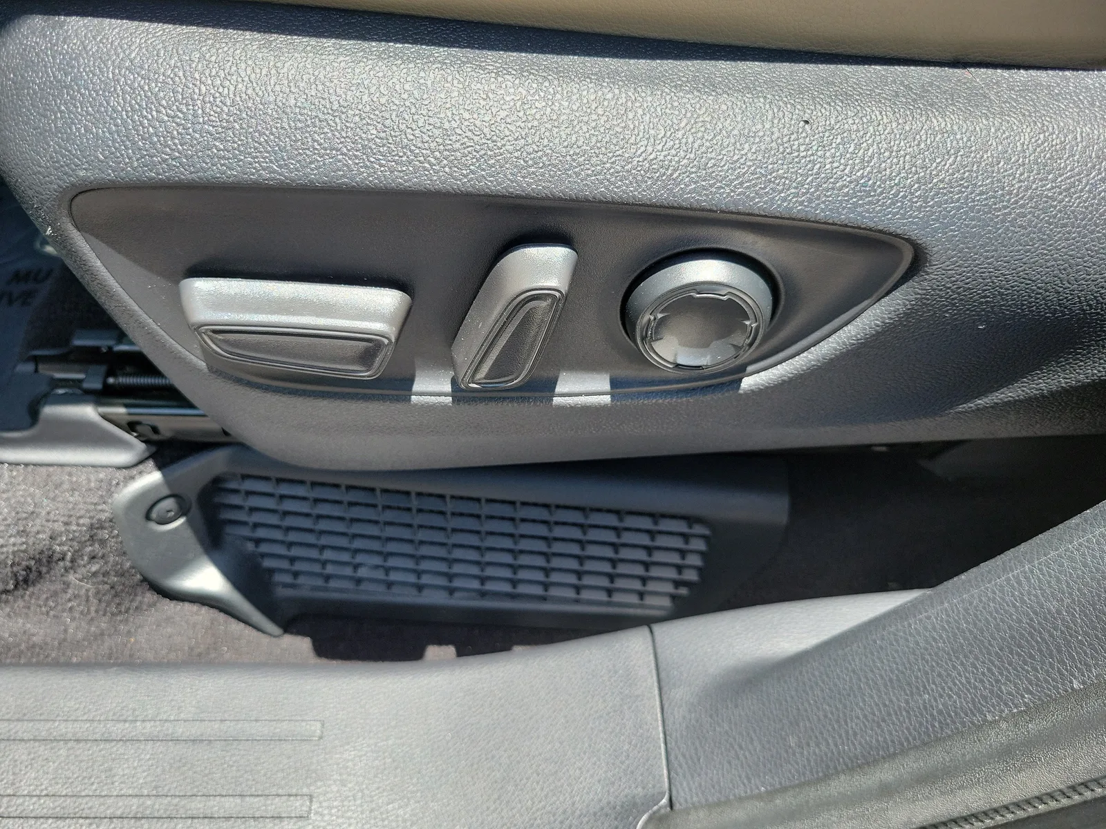 2021 Toyota Sienna XLE photo 23