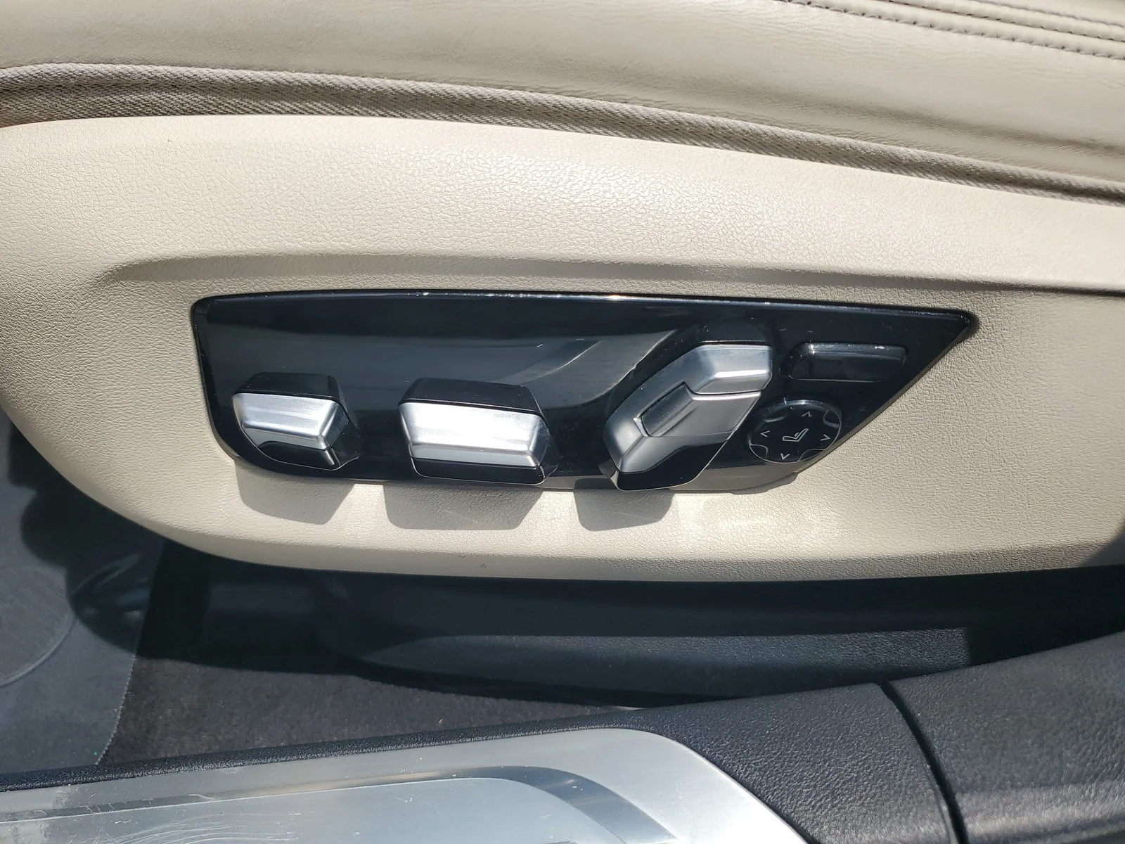 2022 BMW 7 Series 740i photo 13