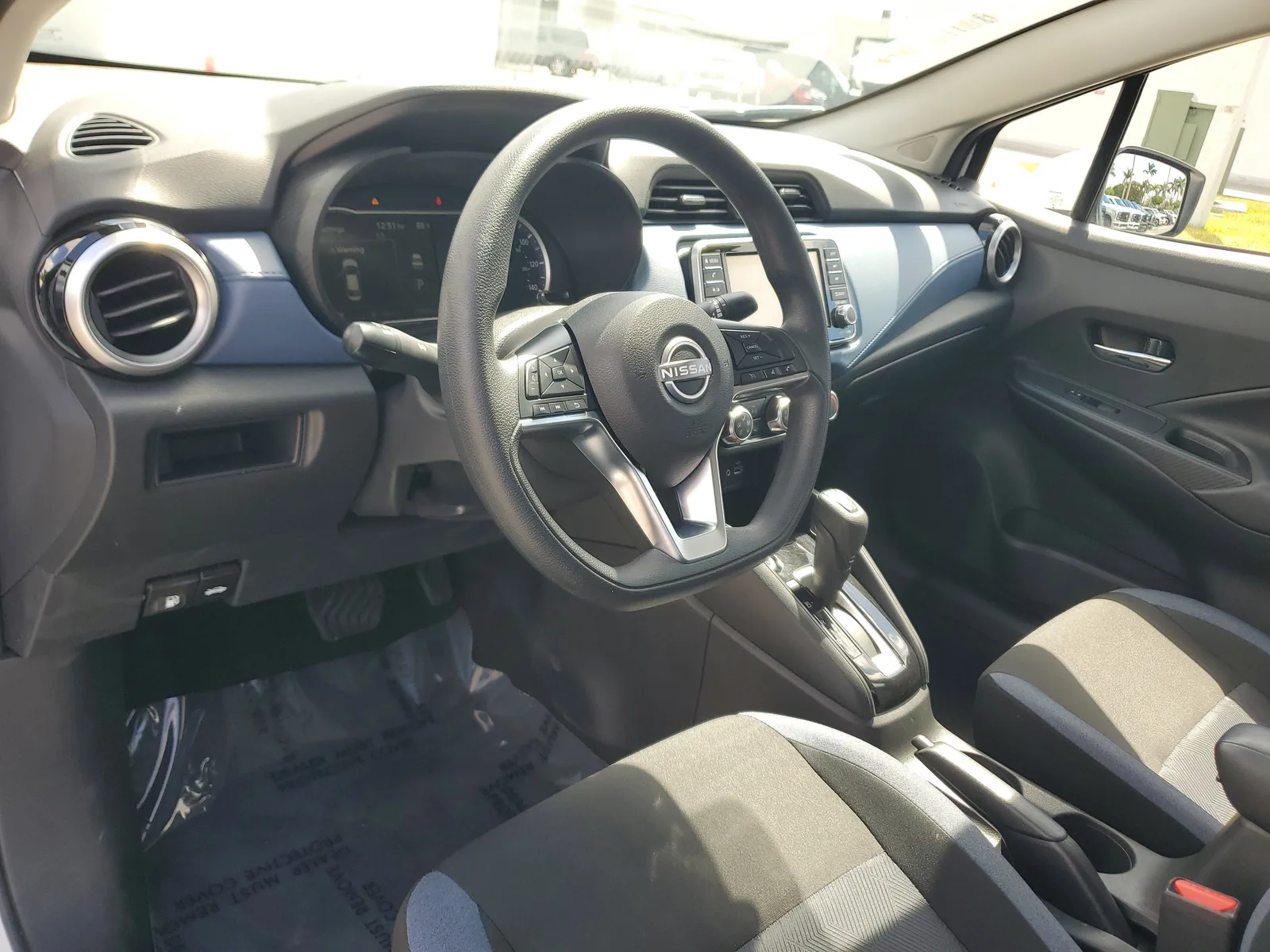 2025 Nissan Versa SV photo 9