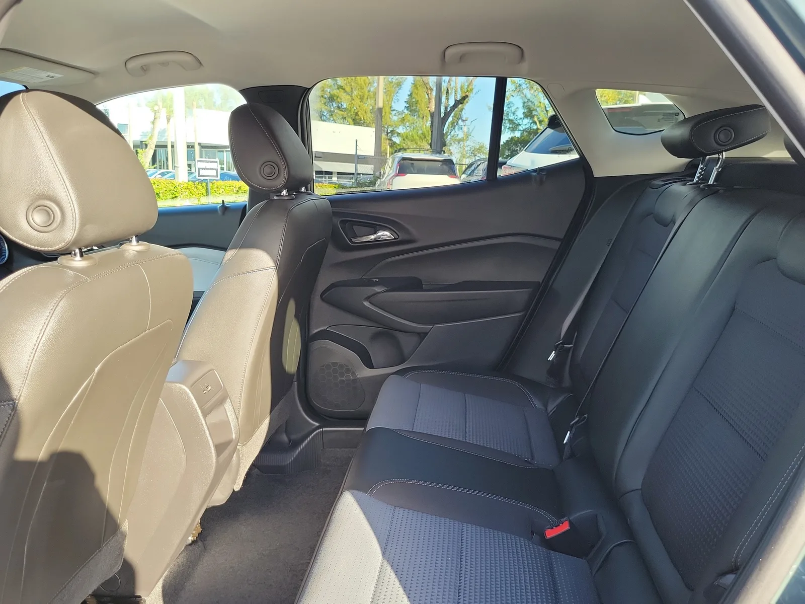 2025 Chevrolet Trax LT photo 13