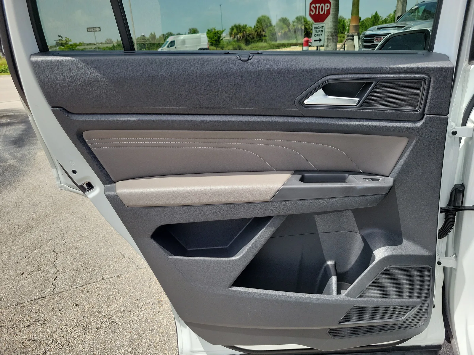 2023 Volkswagen Atlas 3.6L V6 SE w/Technology photo 26