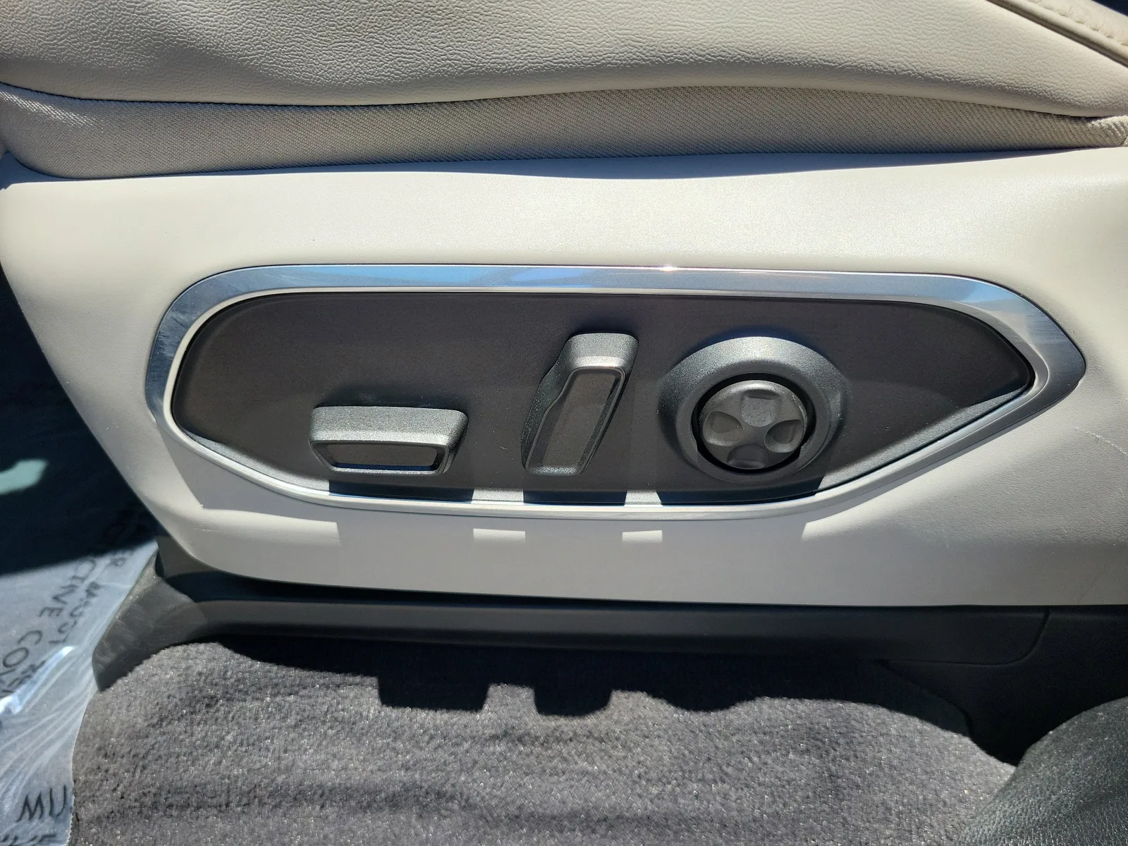 2023 Jeep Wagoneer Base photo 12