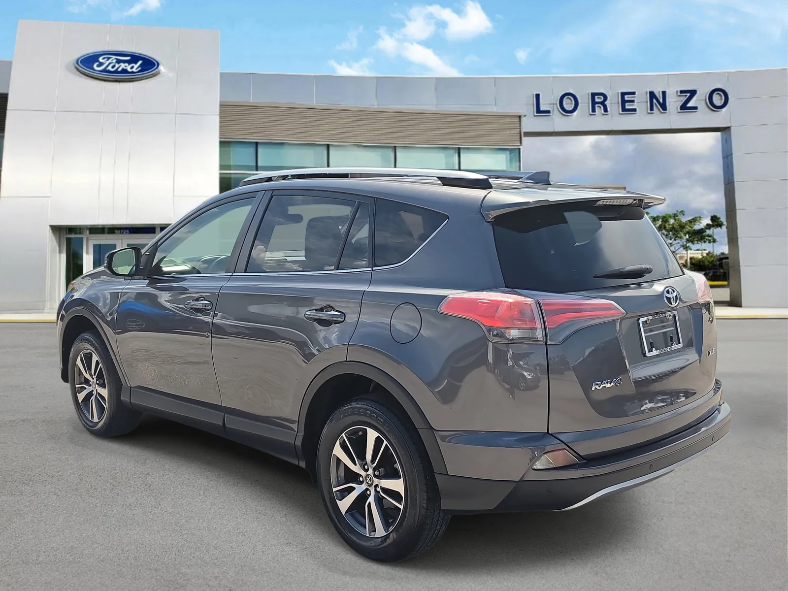 2017 Toyota RAV4 XLE photo 6