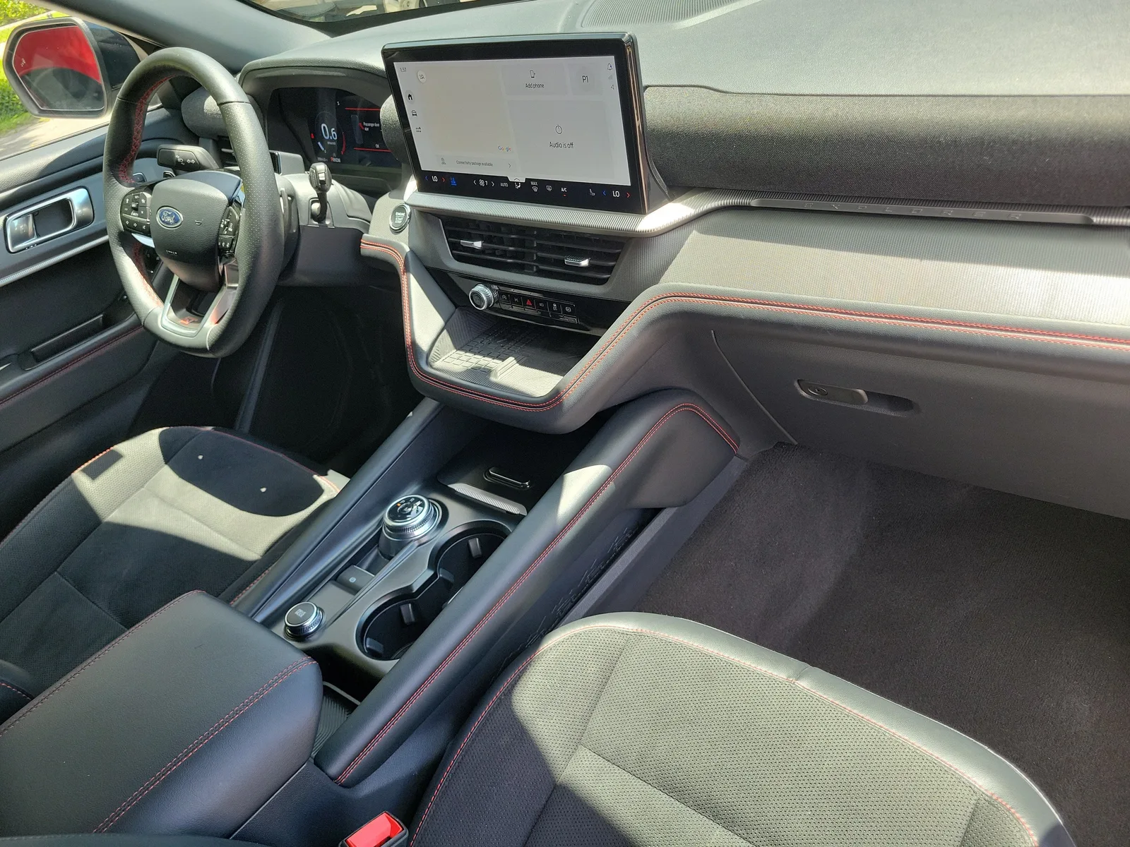 2025 Ford Explorer ST photo 17