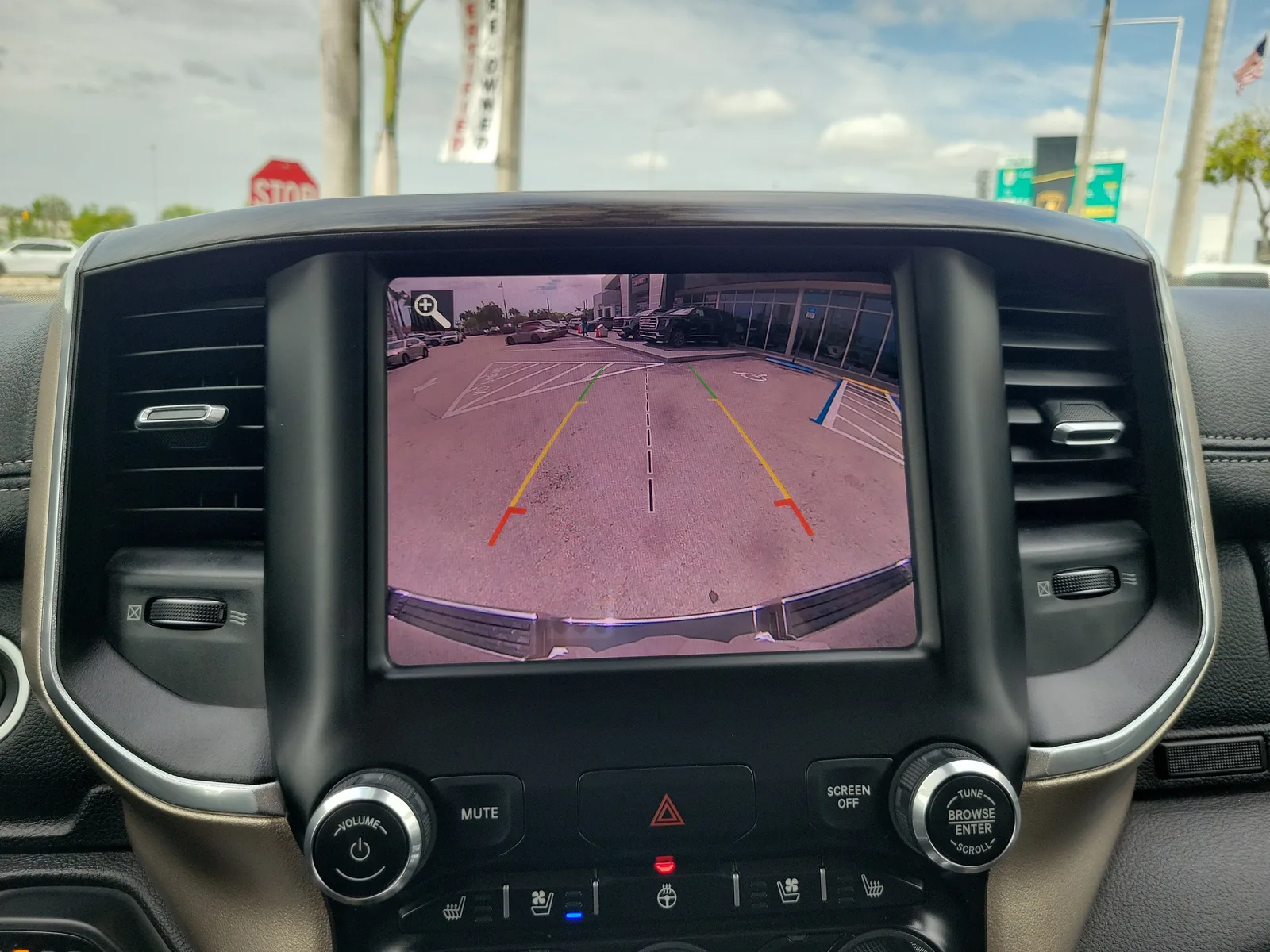 2019 RAM 1500 Laramie photo 10
