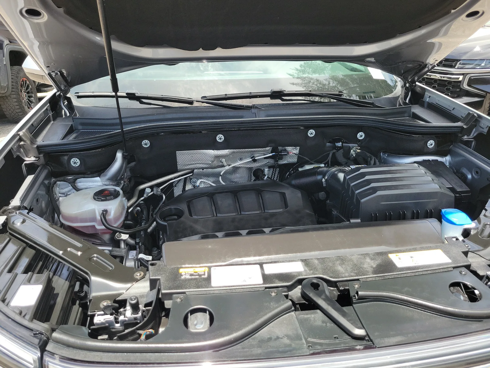 2024 Volkswagen Atlas 2.0T SE w/Technology photo 29