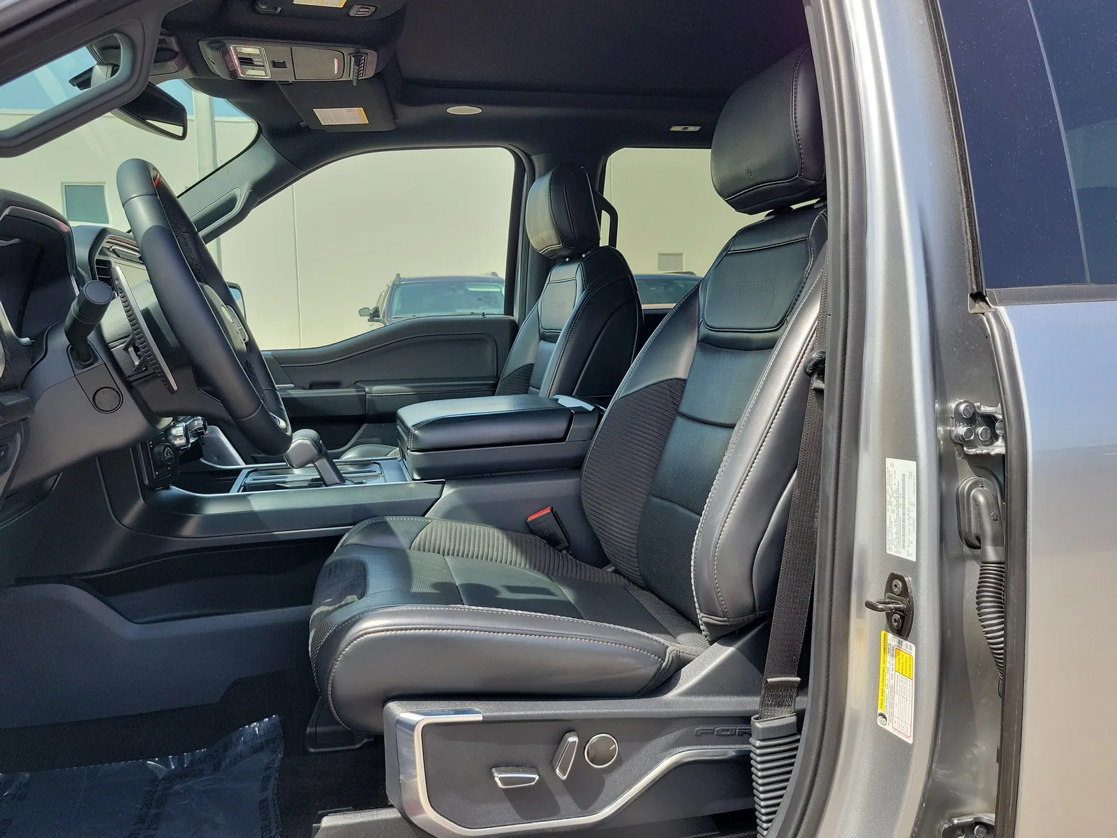 2022 Ford F-150 Raptor 4WD photo 12