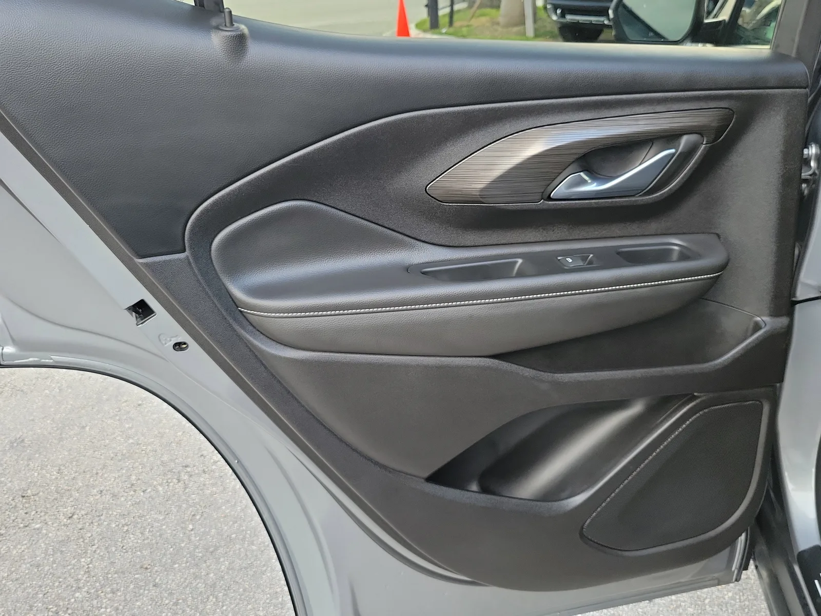 2024 GMC Terrain SLE photo 25