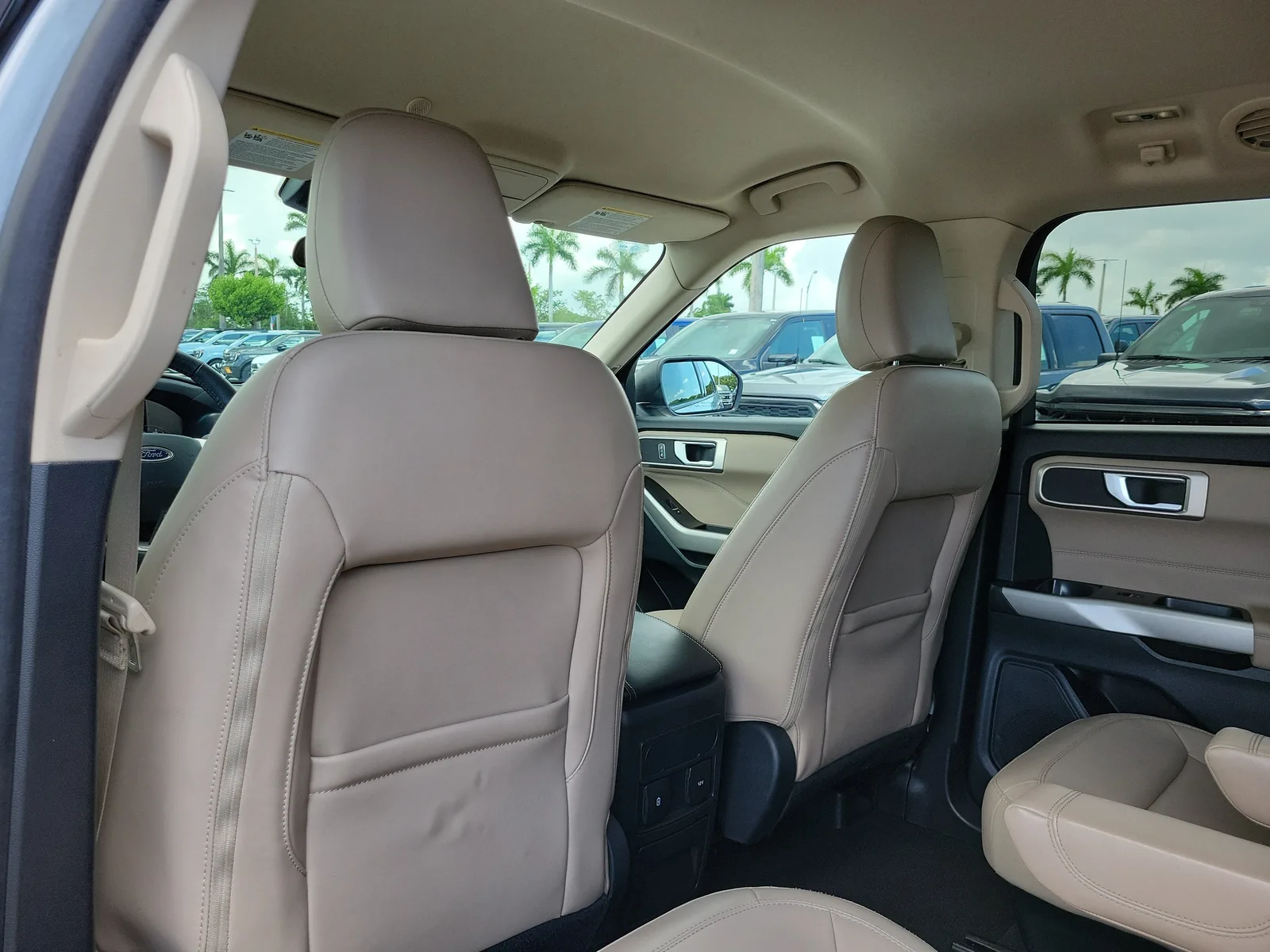 2024 Ford Explorer XLT photo 19