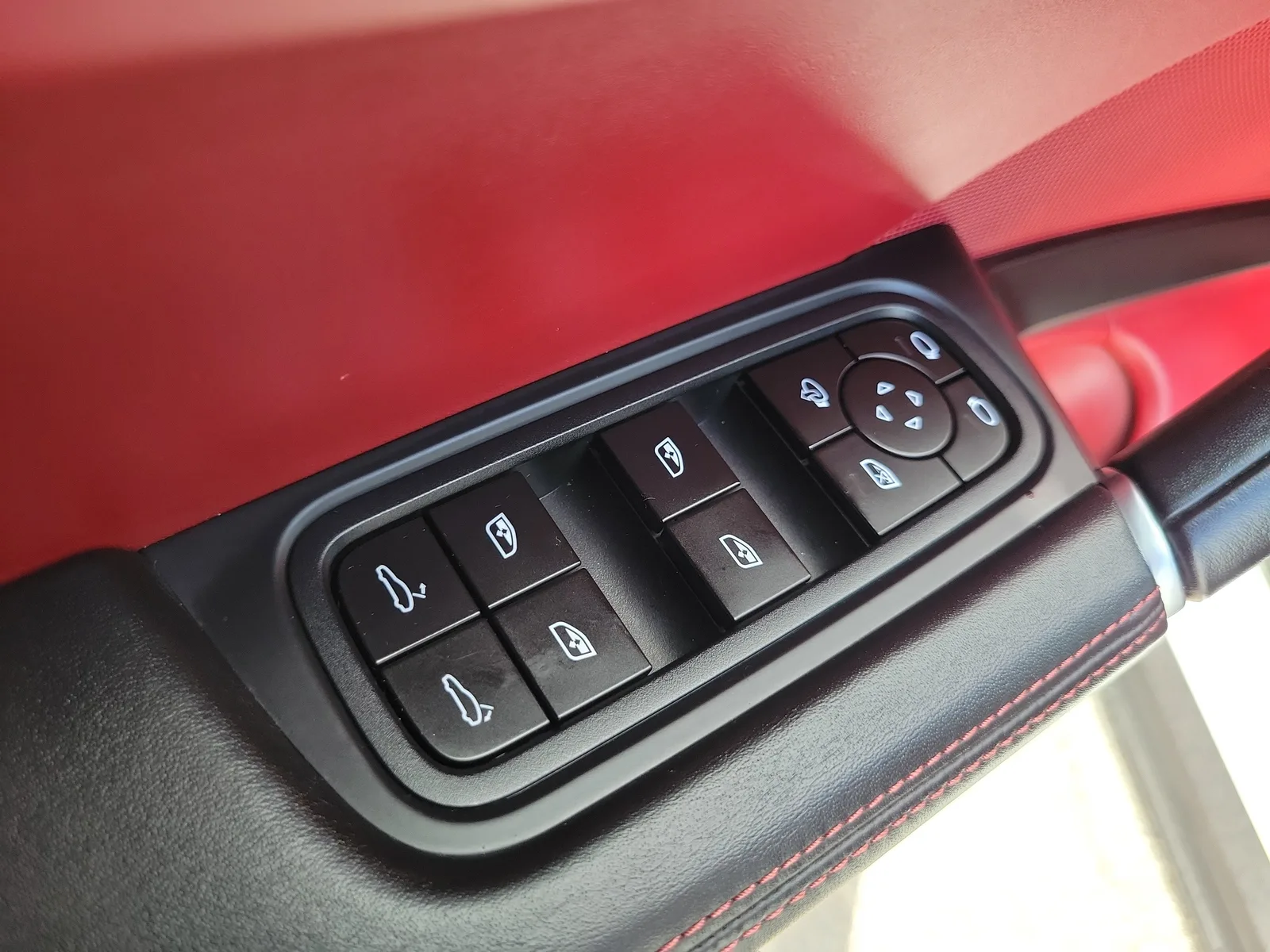 2023 Porsche Cayenne NA photo 25