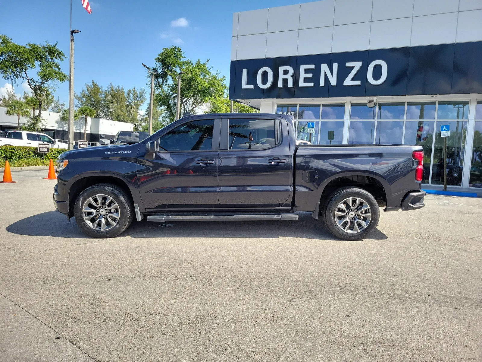 2024 Chevrolet Silverado 1500 RST photo 8