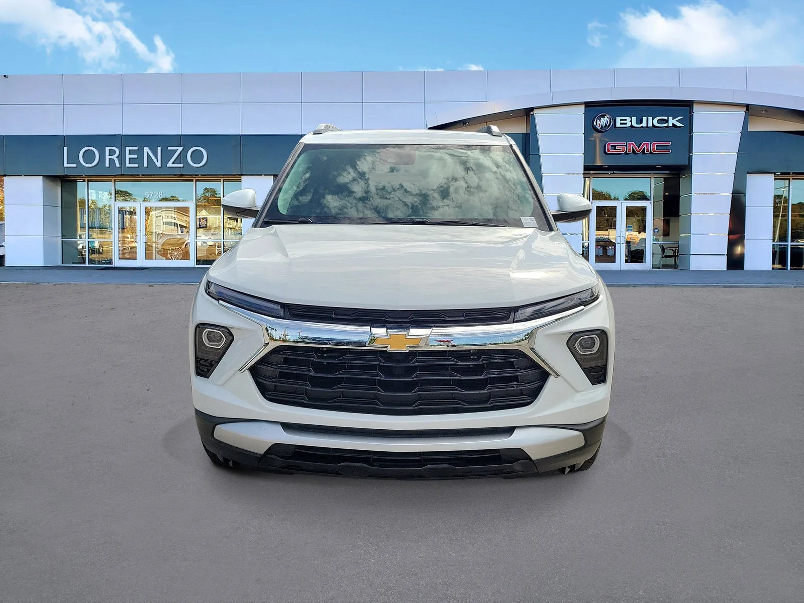 2024 Chevrolet Trailblazer LT photo 2