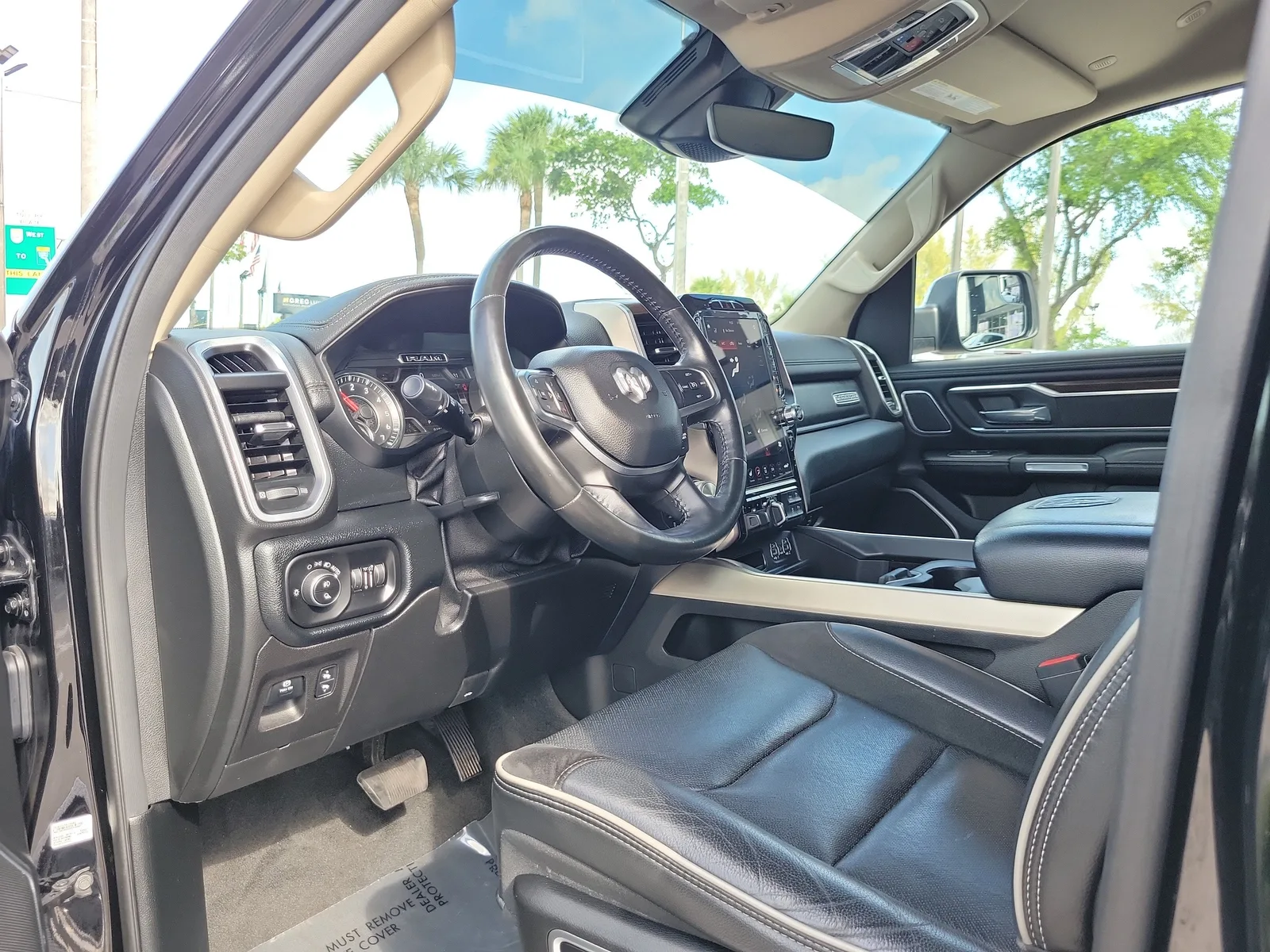 2021 RAM 1500 Laramie photo 9