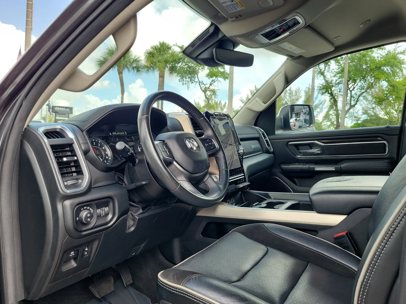 2022 RAM 1500 Laramie photo 9