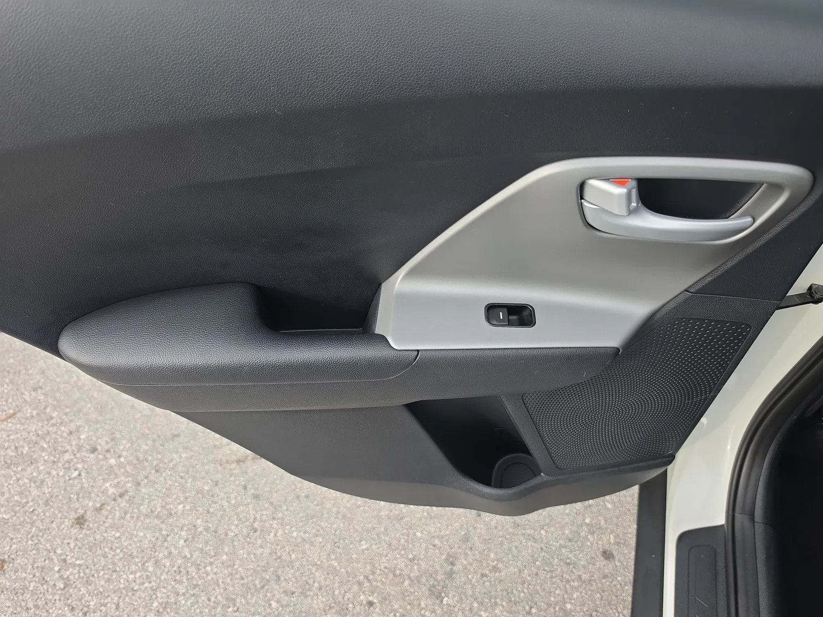 2017 Kia Niro LX photo 21