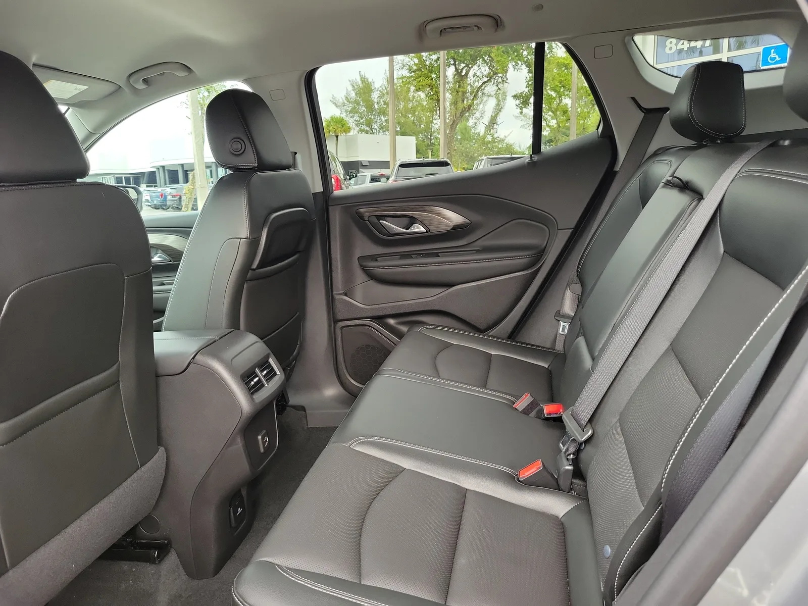 2024 GMC Terrain SLT photo 13