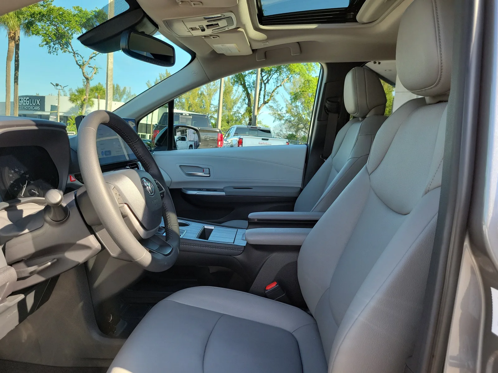 2026 Toyota Sienna XLE photo 13