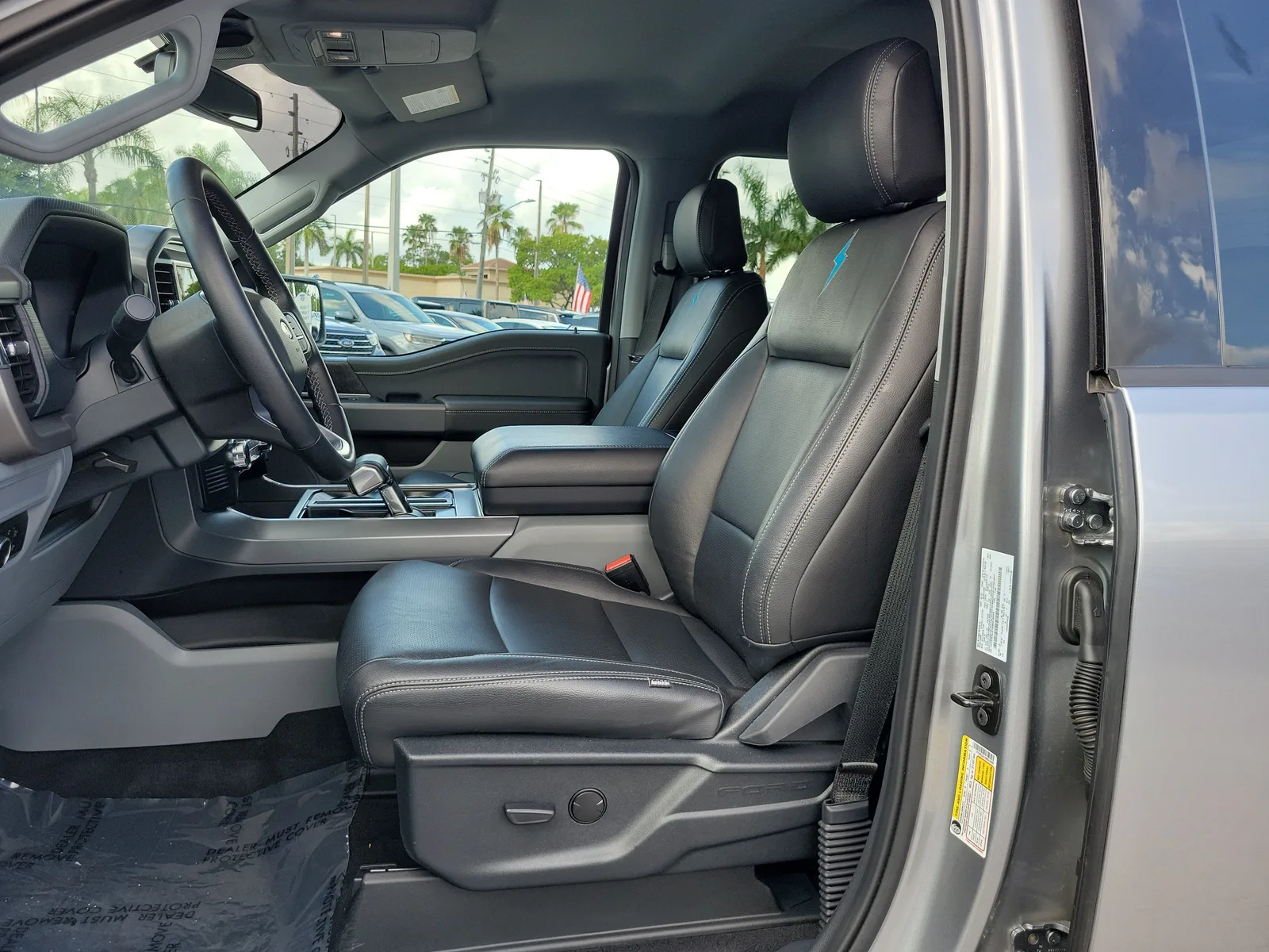 2025 Ford F-150 Lightning XLT photo 18