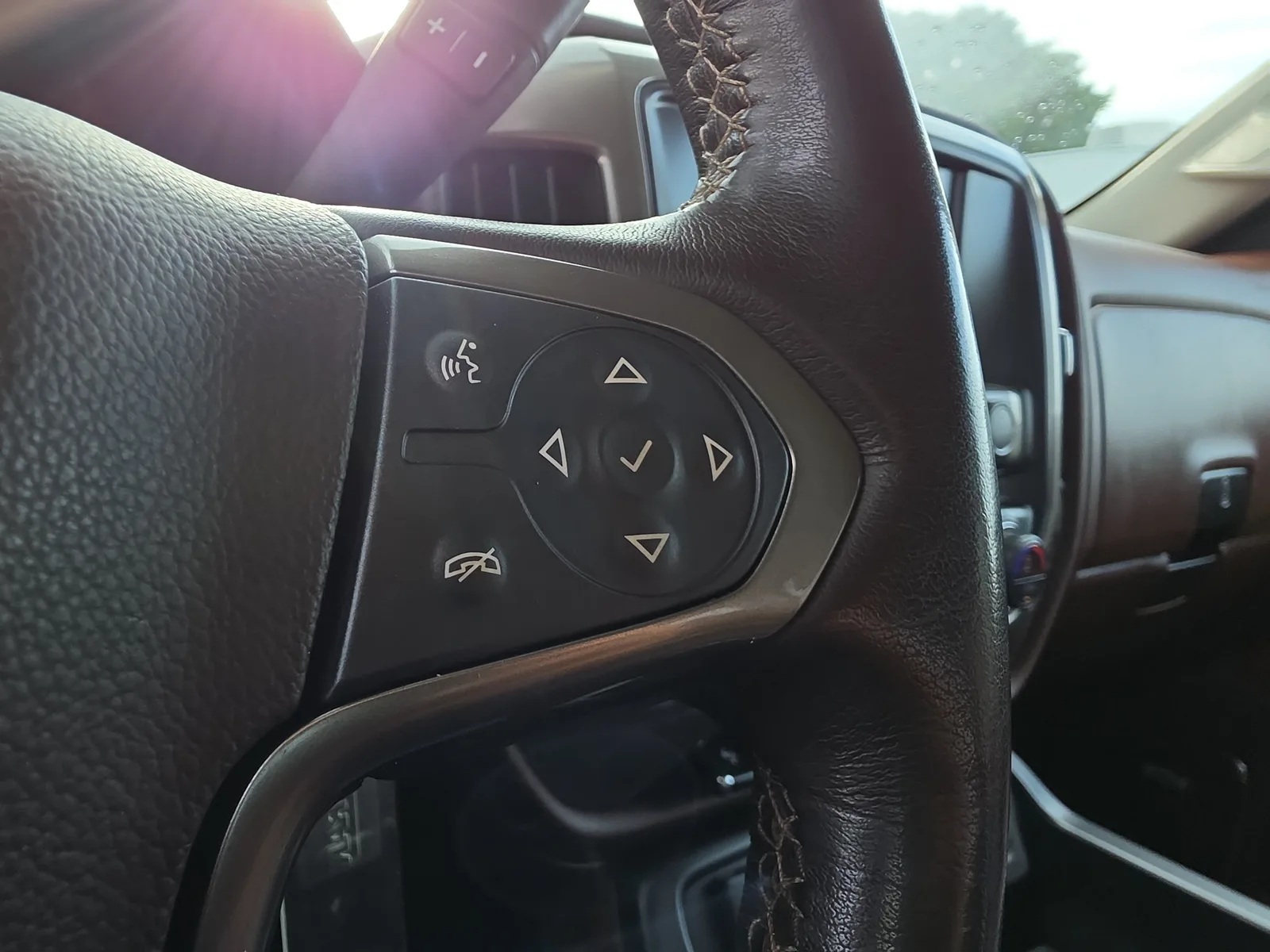 2018 Chevrolet Silverado 1500 High Country photo 16
