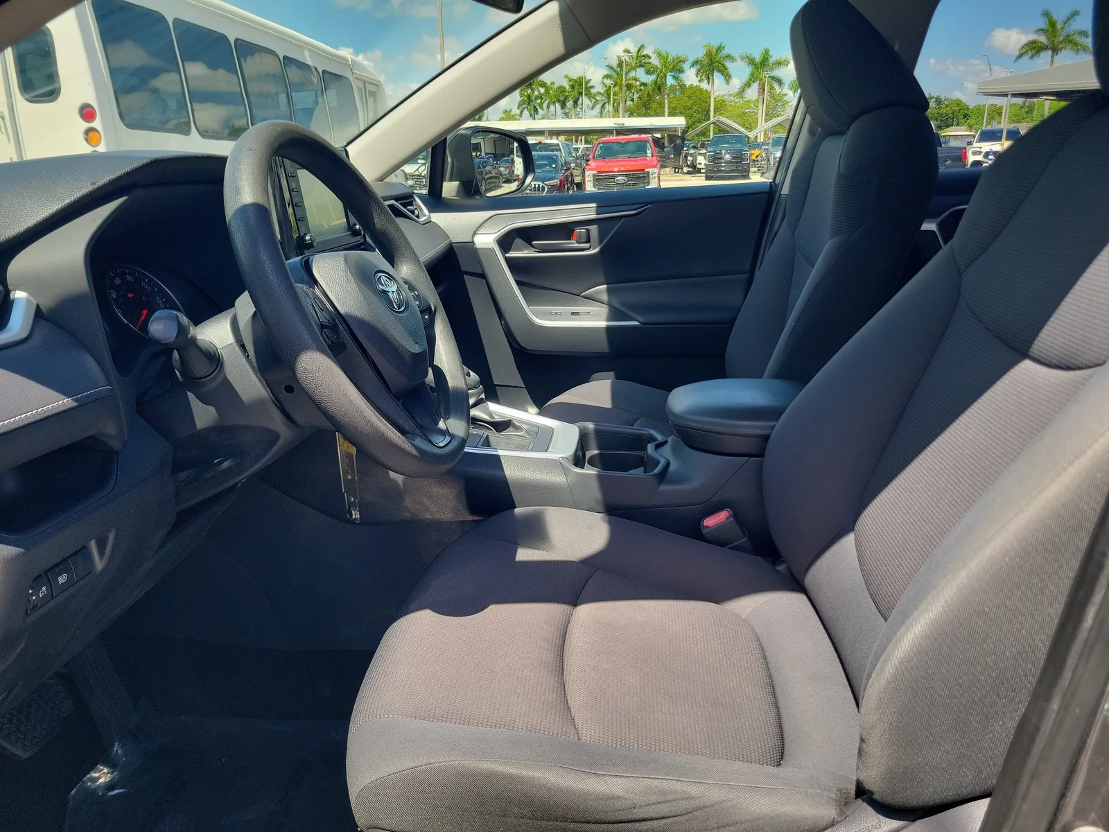 2019 Toyota RAV4 LE photo 11