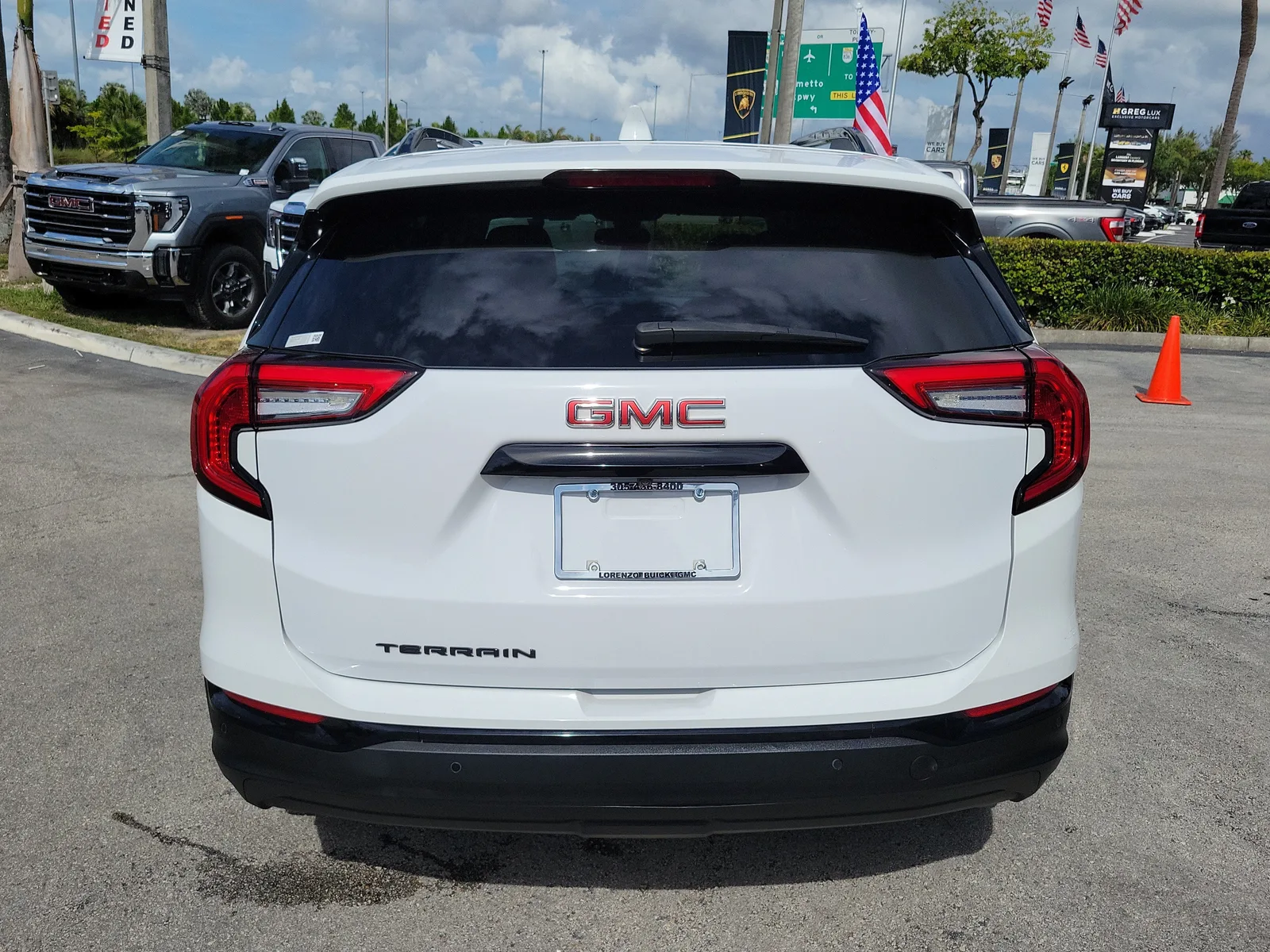 2023 GMC Terrain SLE photo 6