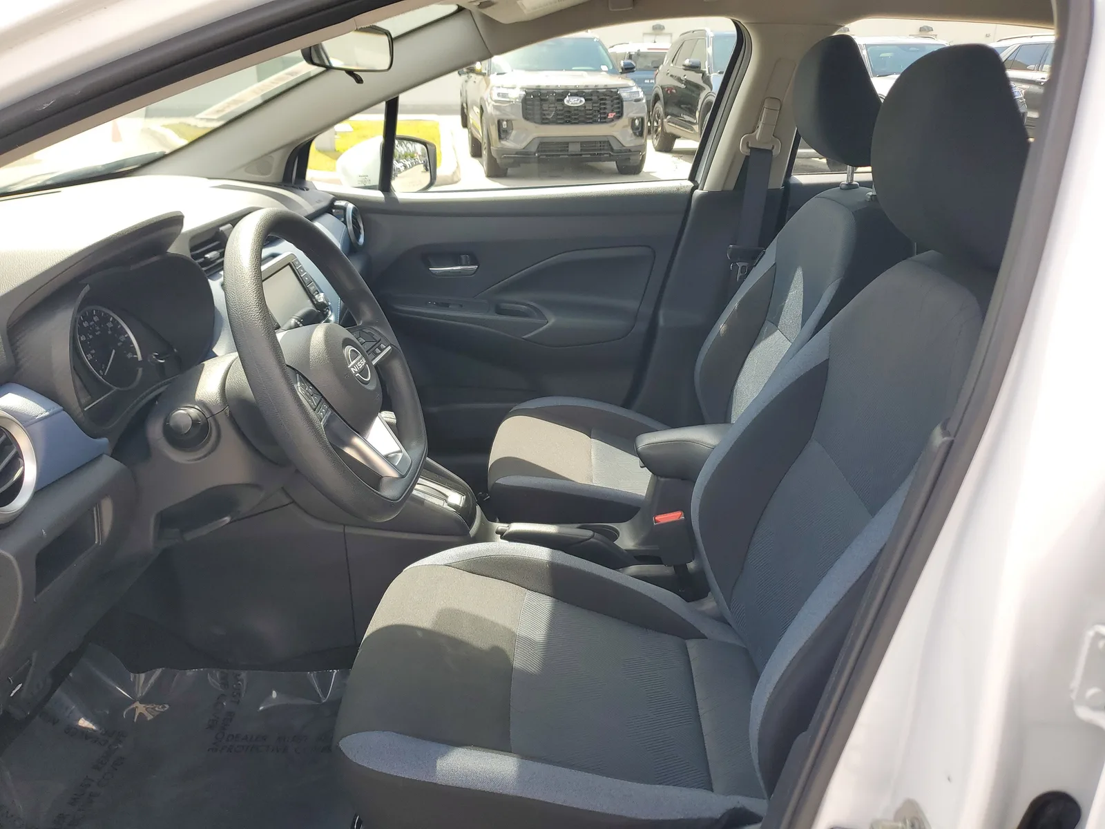 2025 Nissan Versa SV photo 11