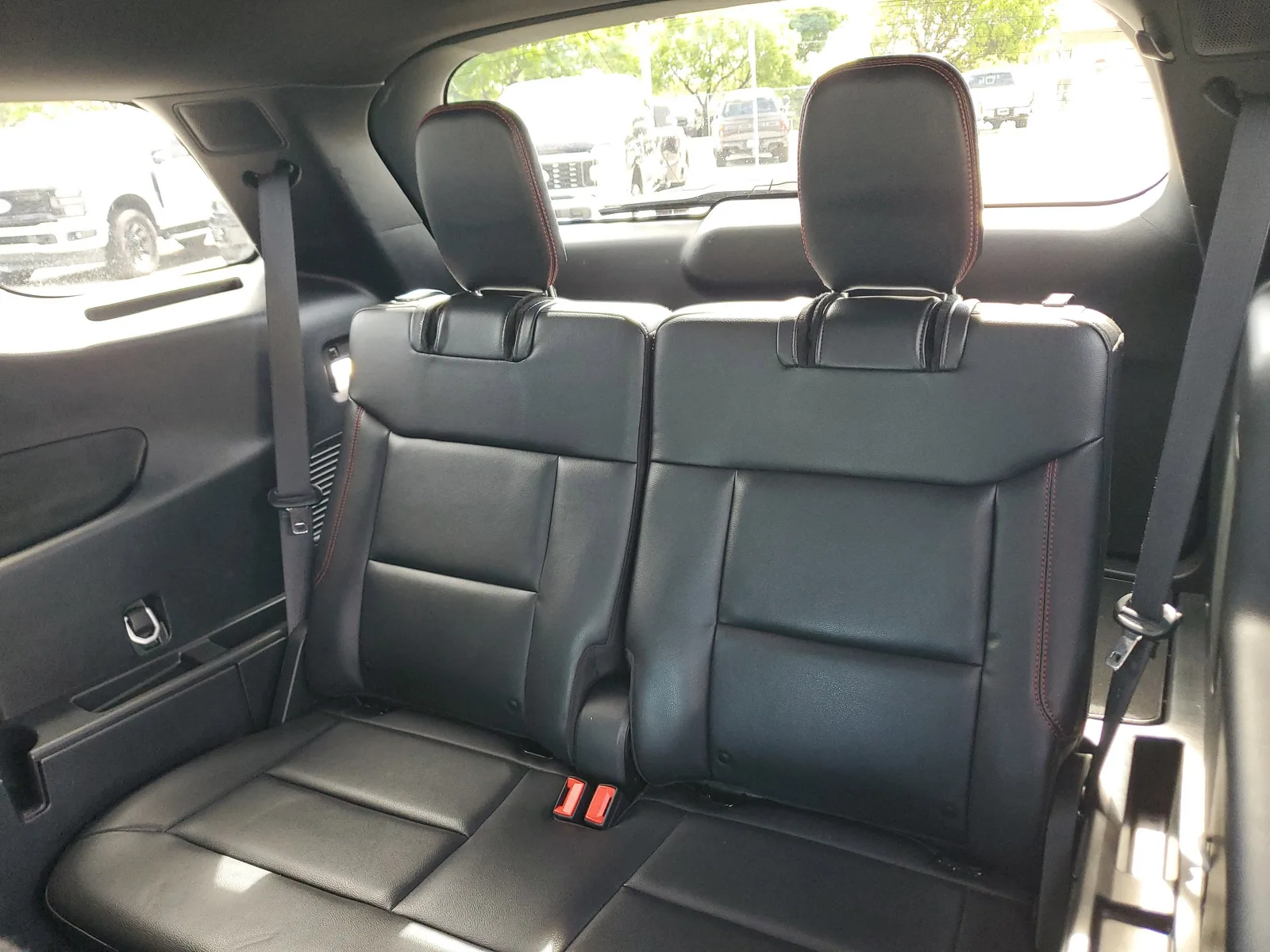 2023 Ford Explorer ST-Line photo 16