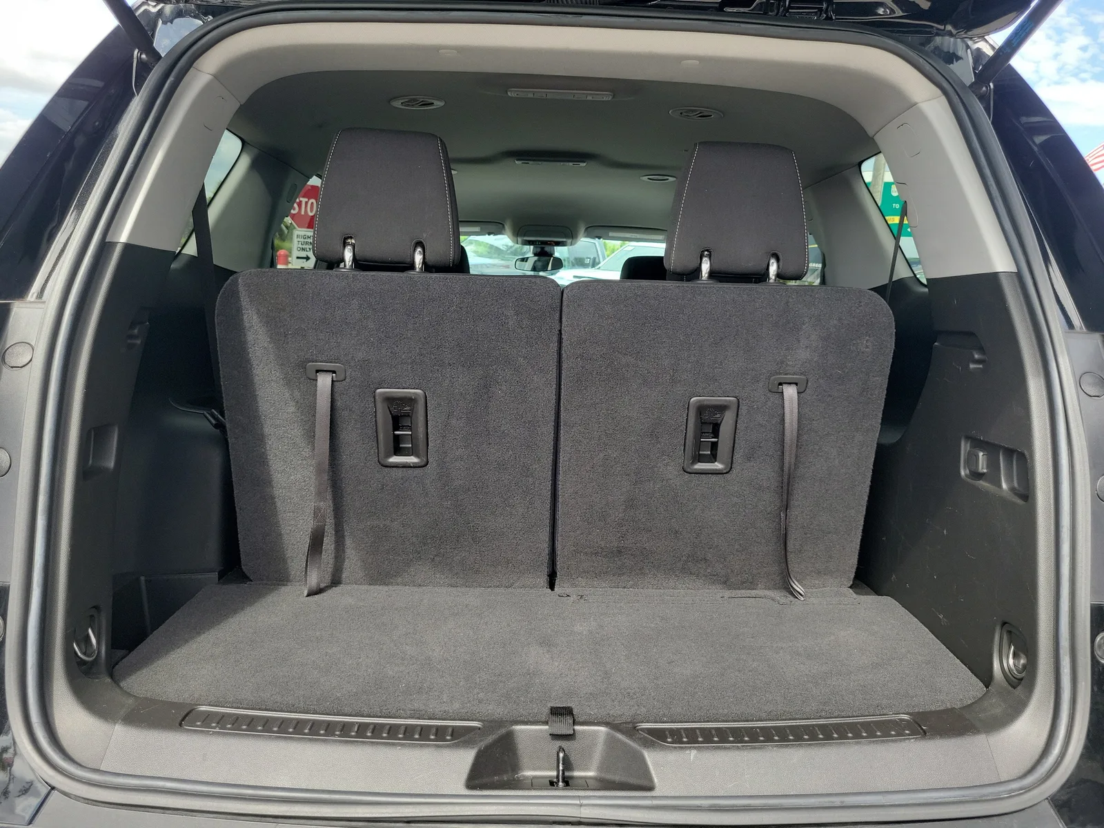 2023 GMC Acadia SLE photo 15