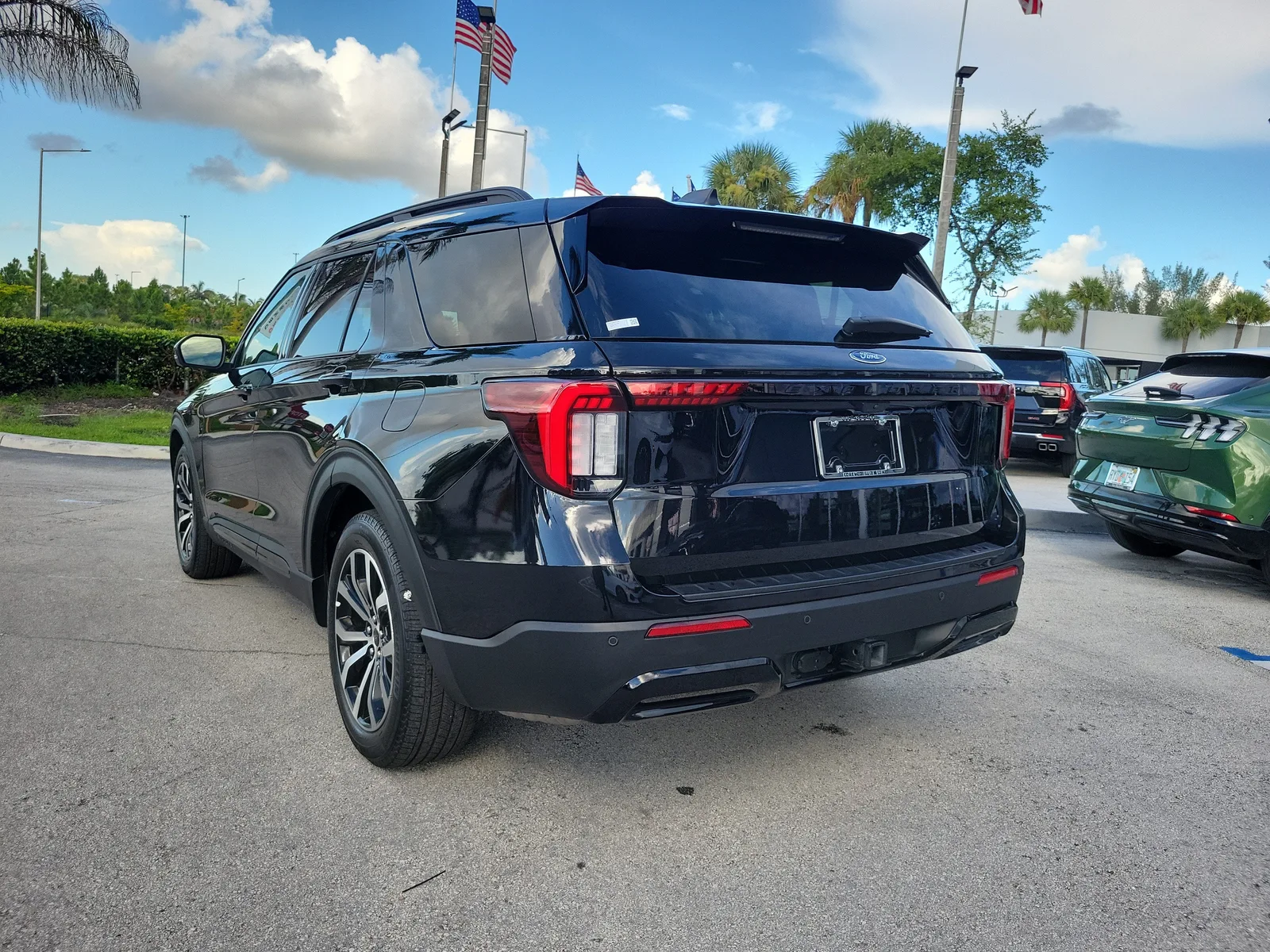2025 Ford Explorer ST-Line photo 7