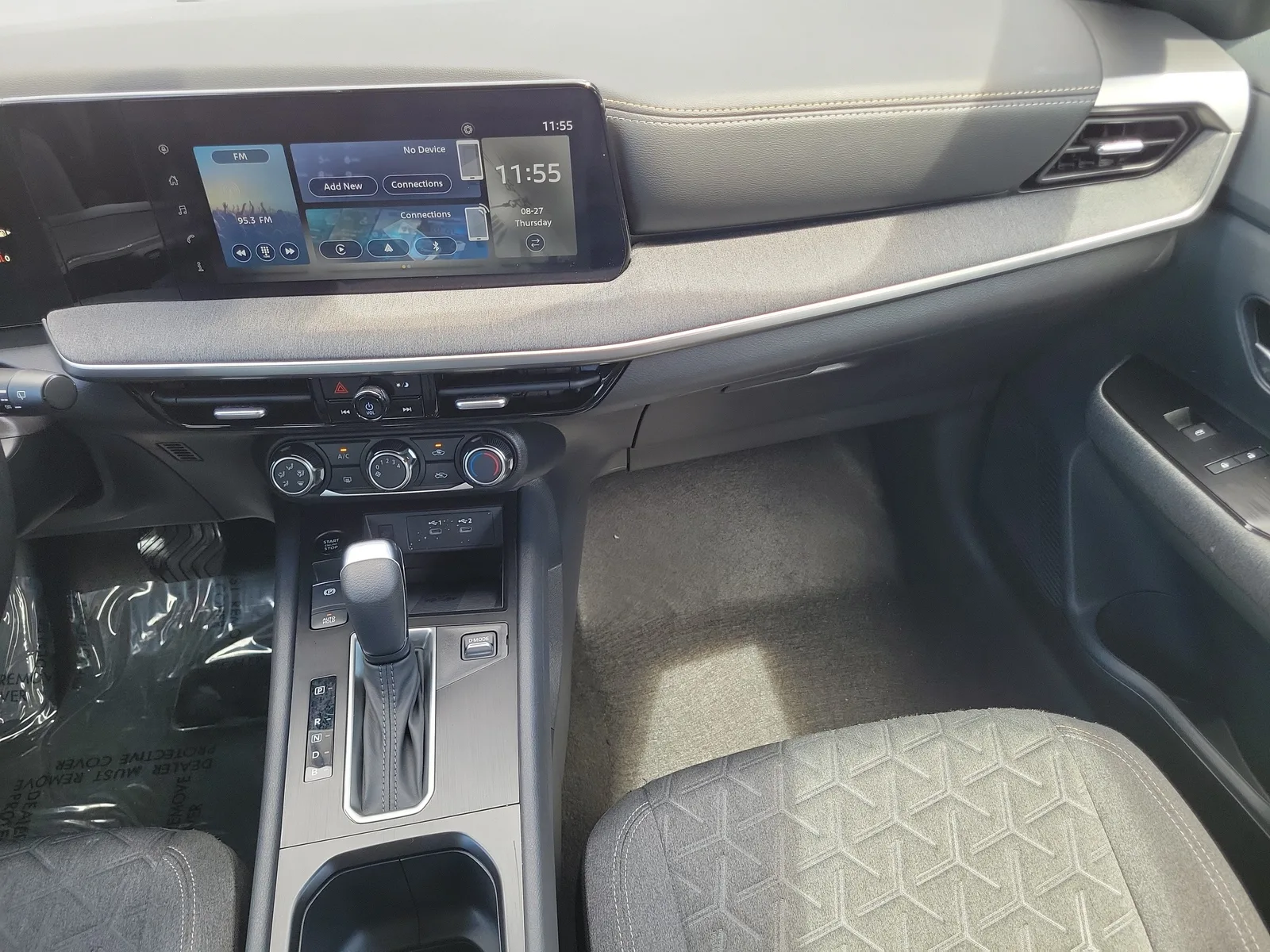 2025 Nissan Kicks SV photo 16