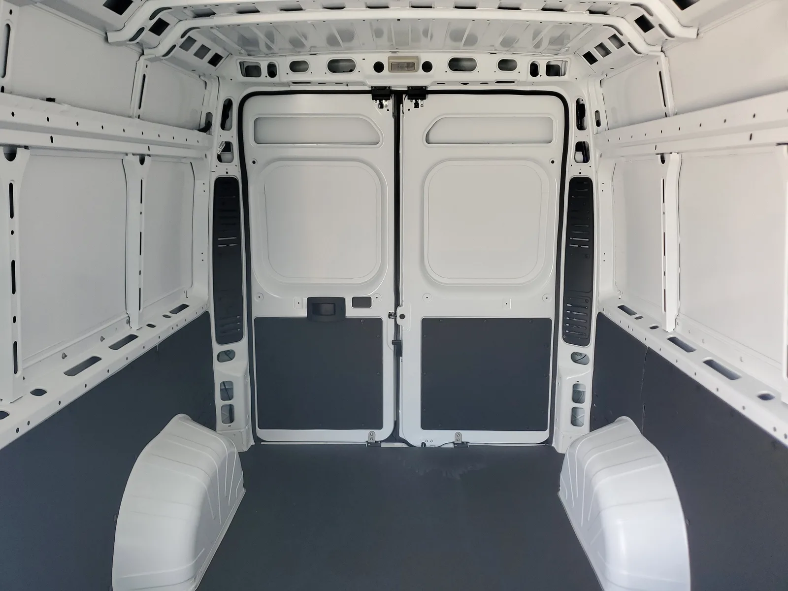2025 RAM ProMaster Cargo Van Tradesman photo 13