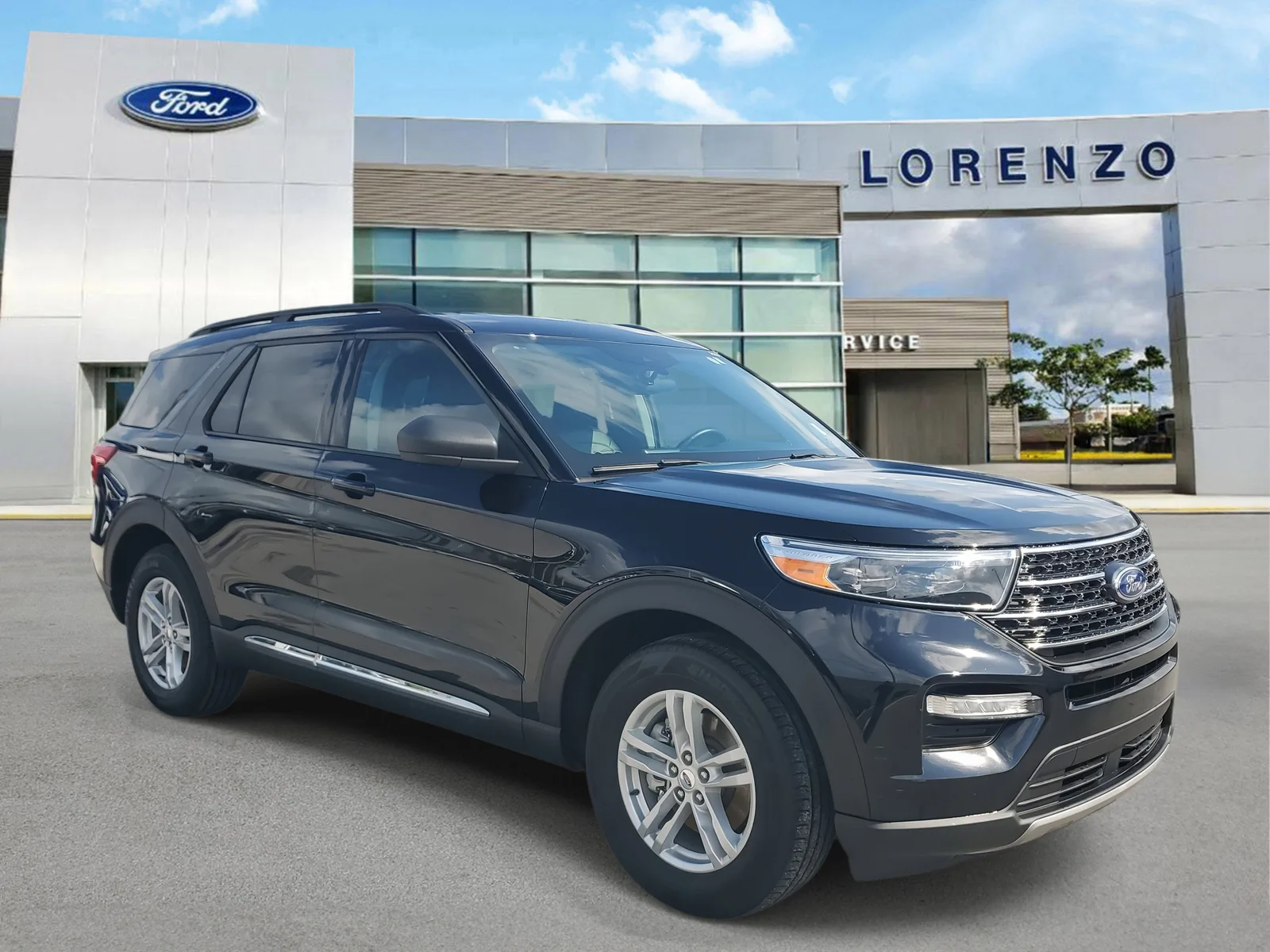 2023 Ford Explorer XLT photo 3