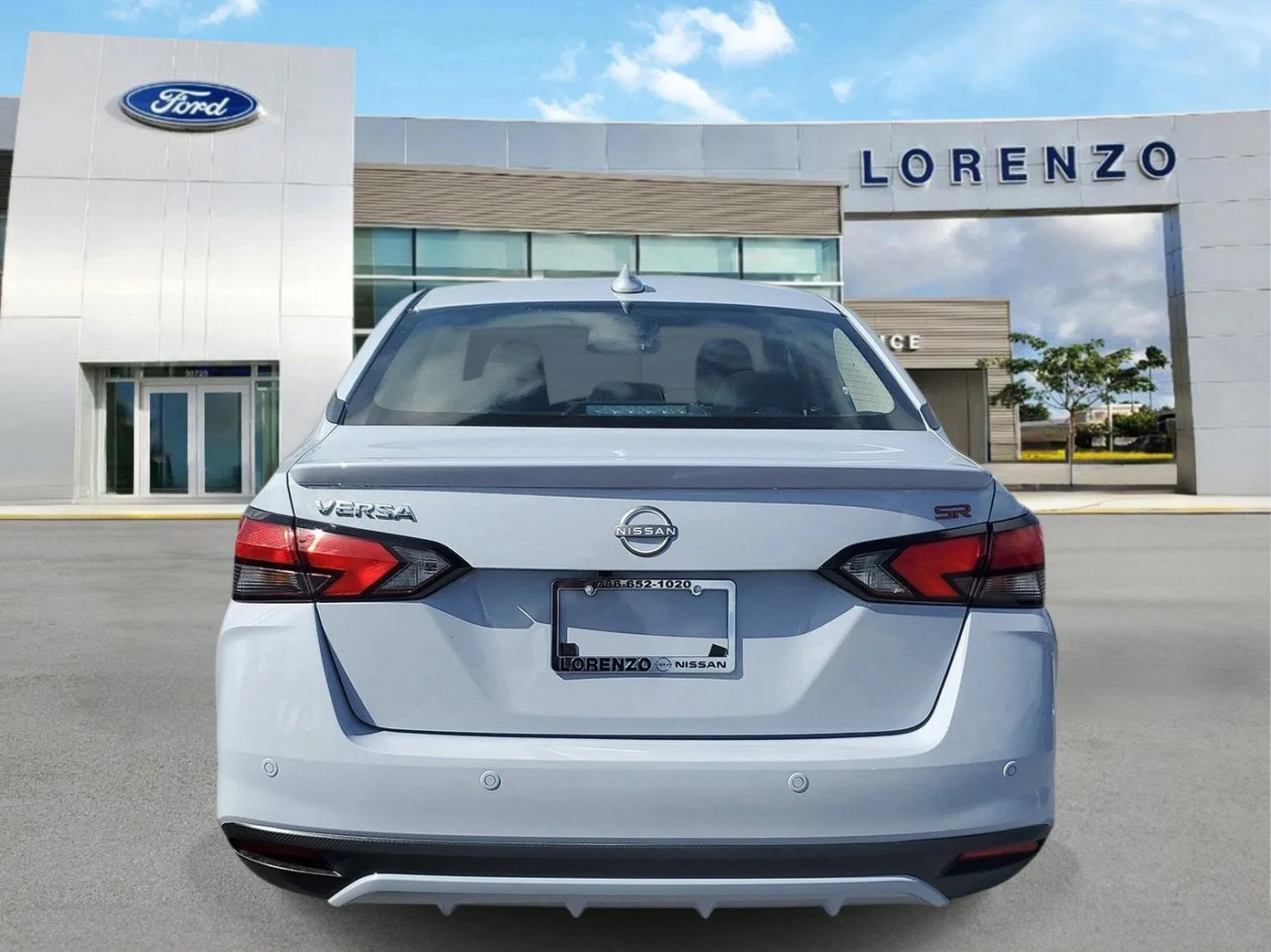 2025 Nissan Versa SR photo 5