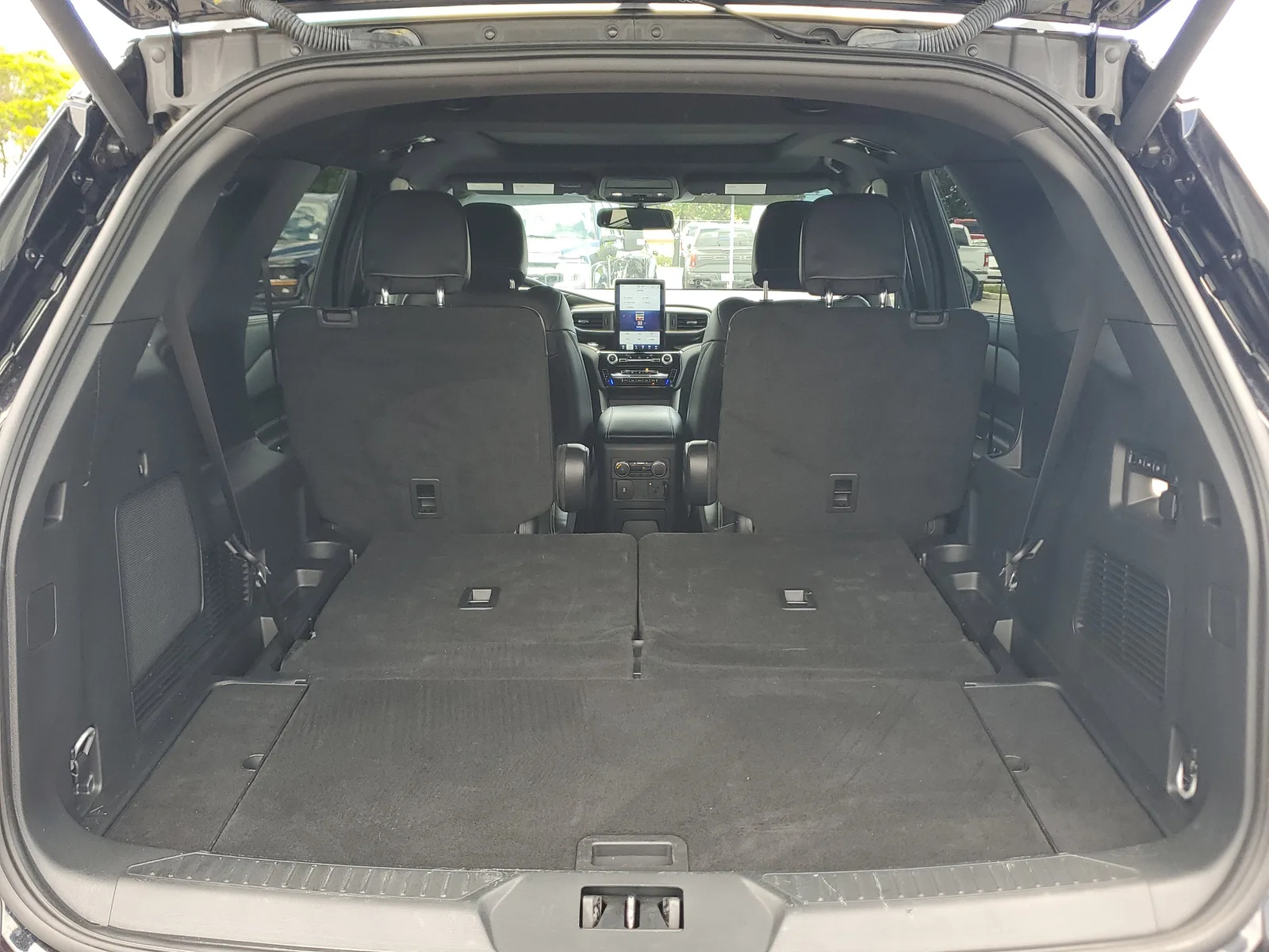 2023 Ford Explorer ST 4WD photo 16