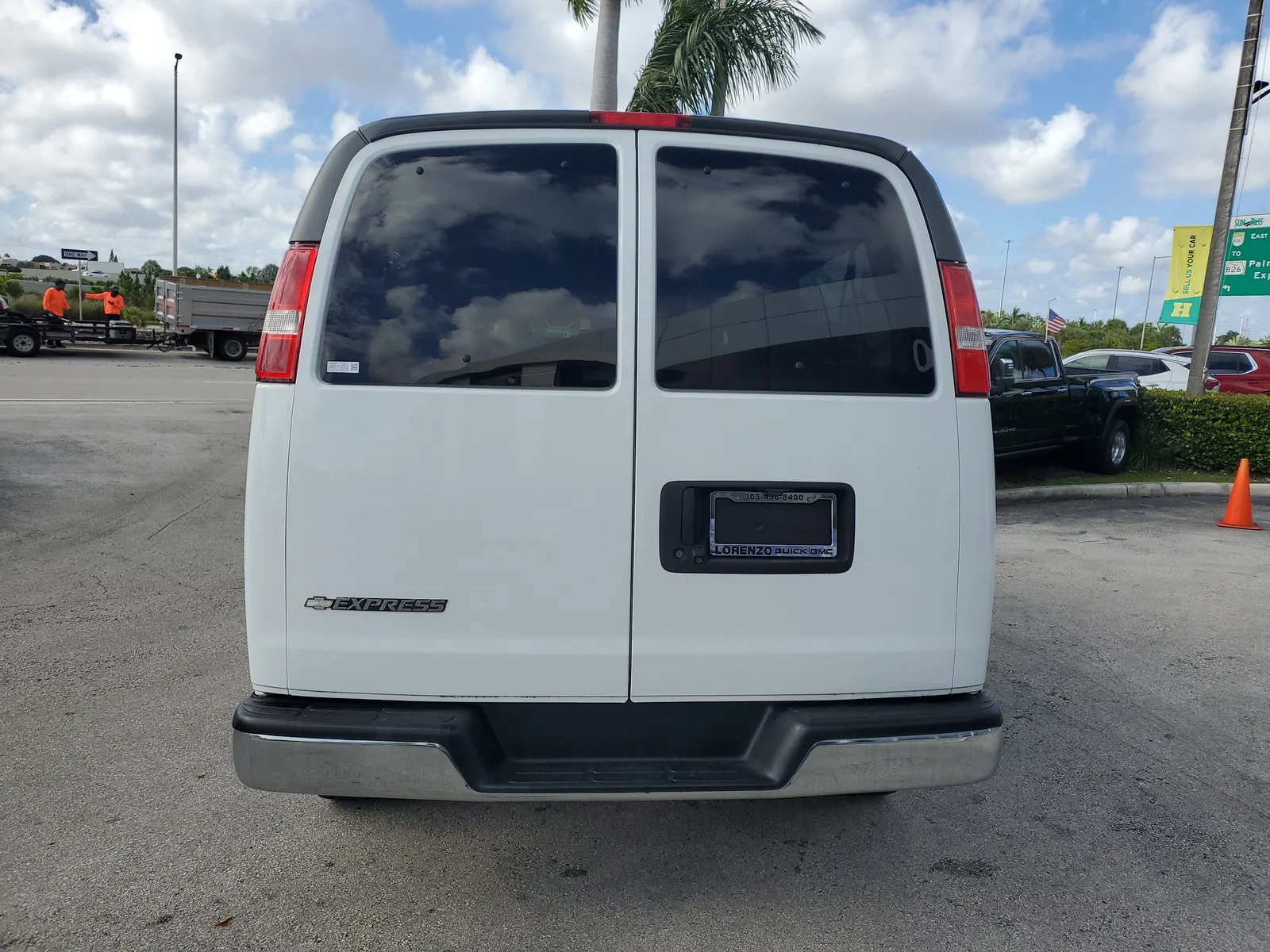 2020 Chevrolet Express Passenger 3500 1LT photo 6