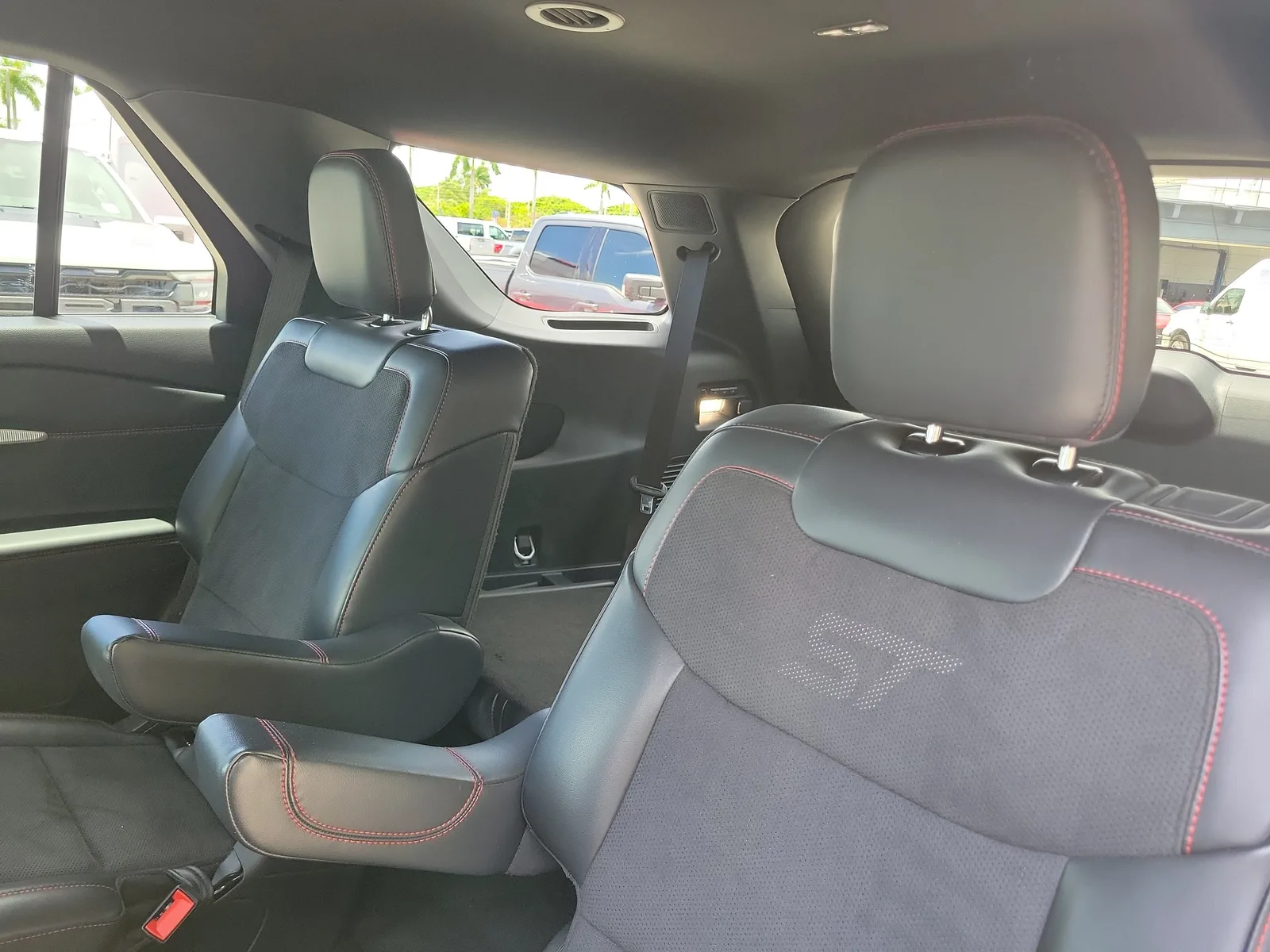 2025 Ford Explorer ST photo 14