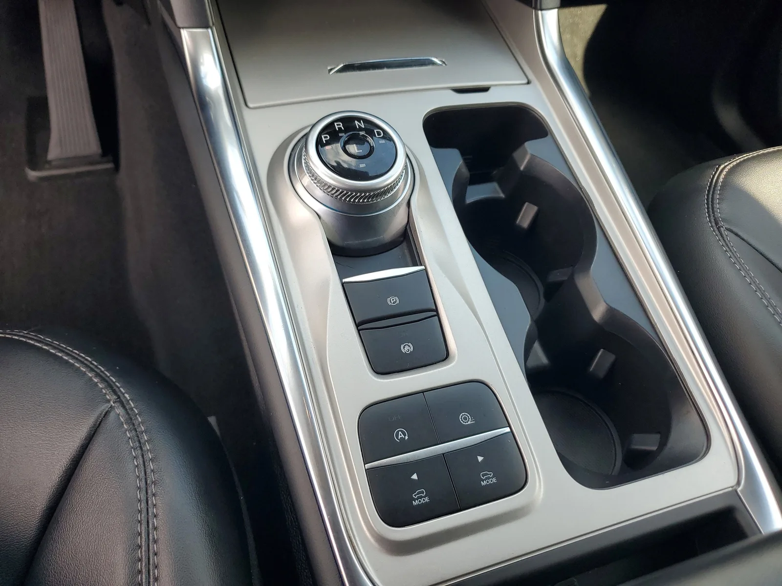 2023 Ford Explorer XLT photo 26