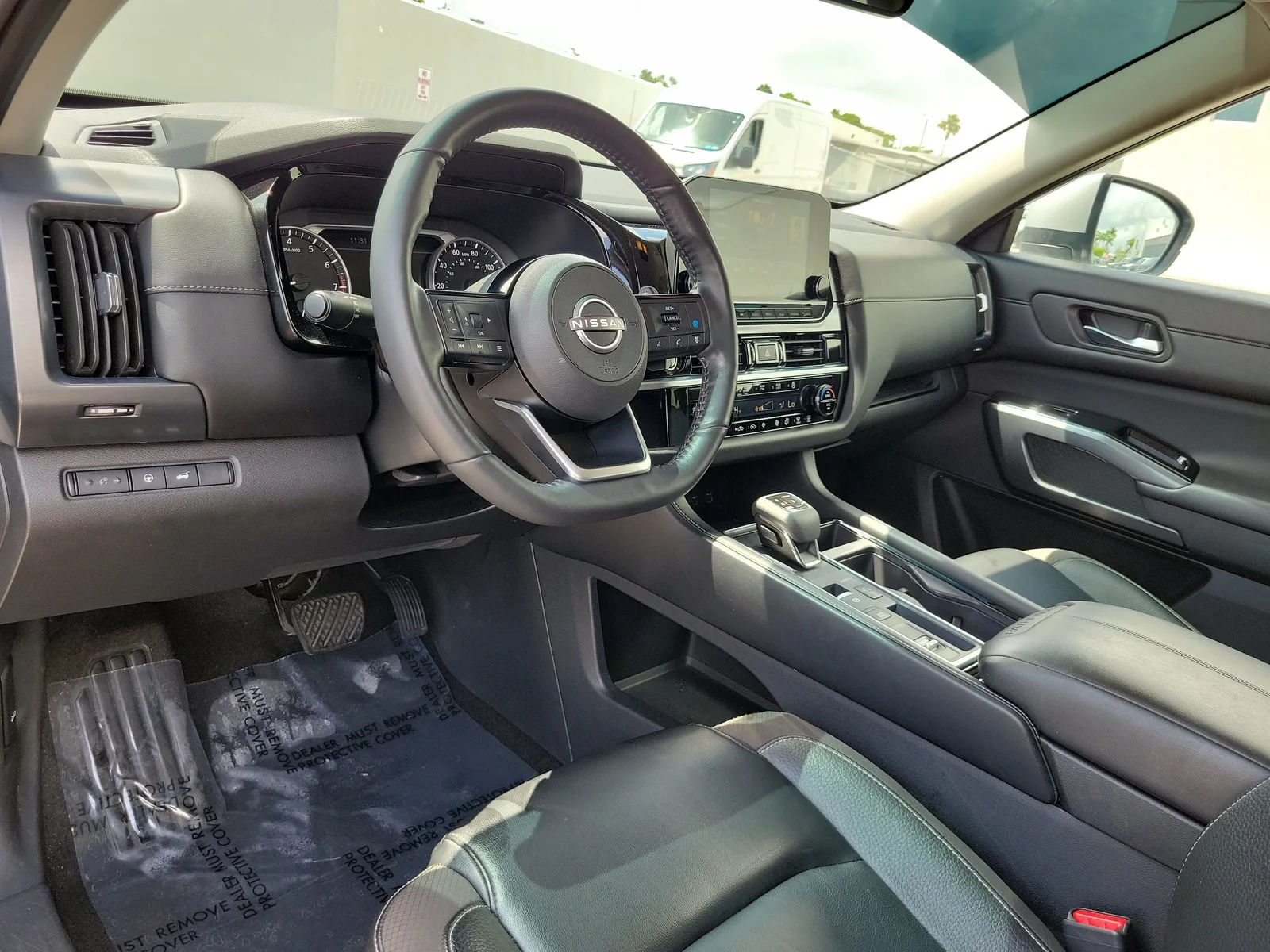 2024 Nissan Pathfinder SL photo 14