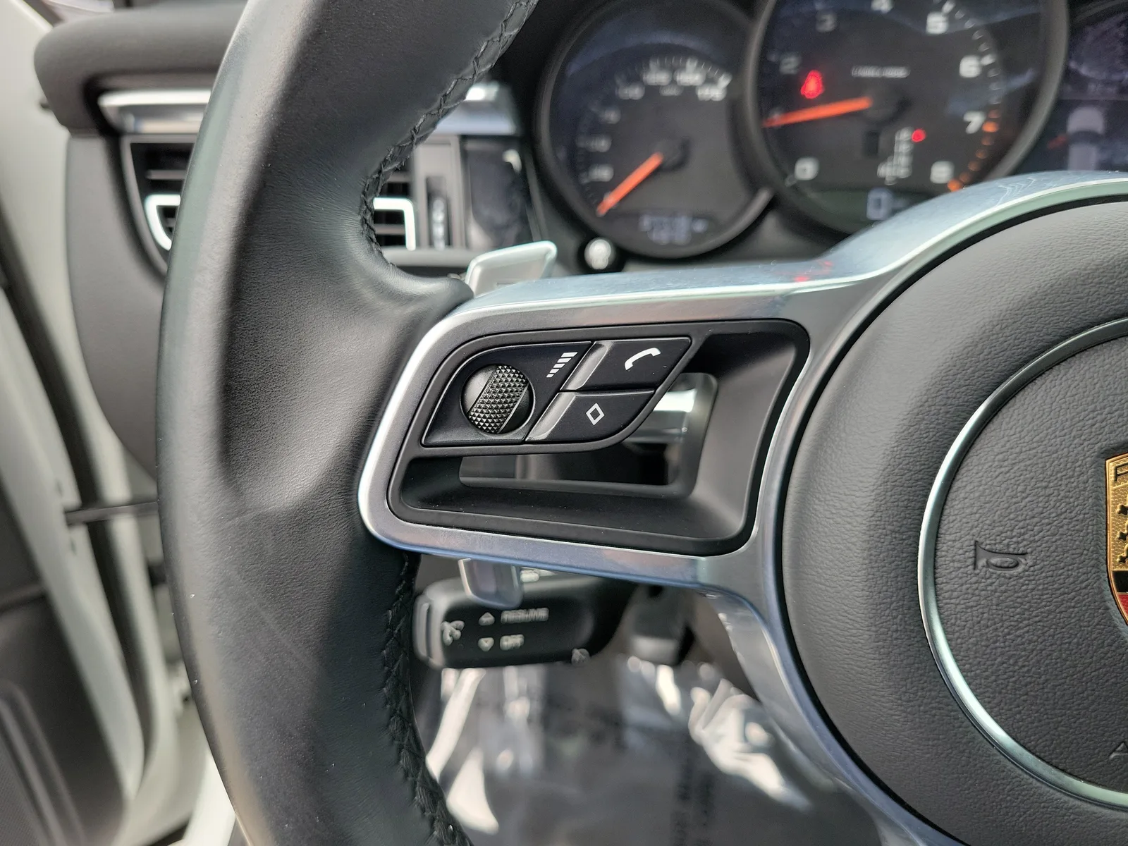 2021 Porsche Macan Base photo 23
