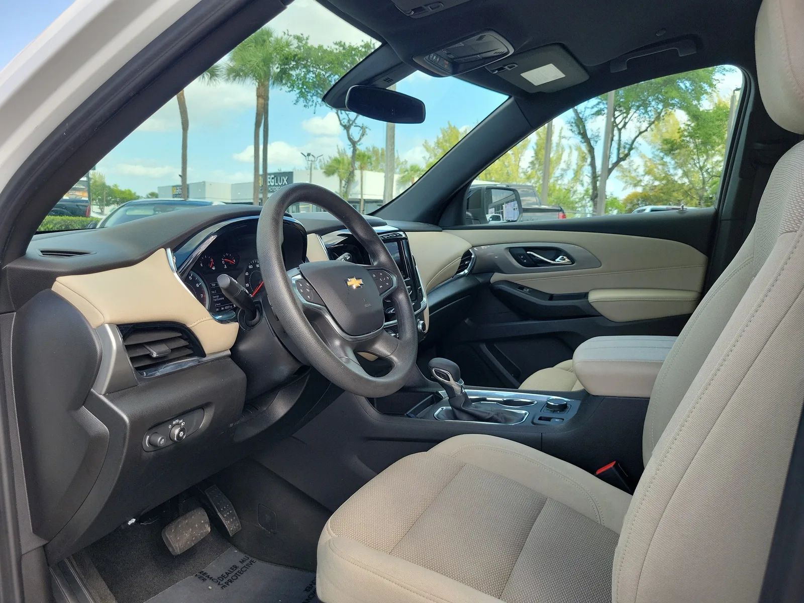 2023 Chevrolet Traverse LS photo 9