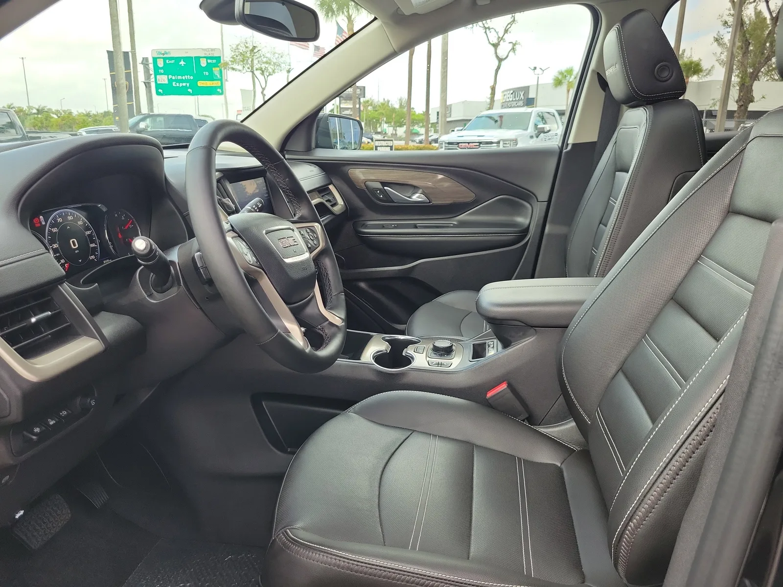 2024 GMC Terrain Denali photo 12