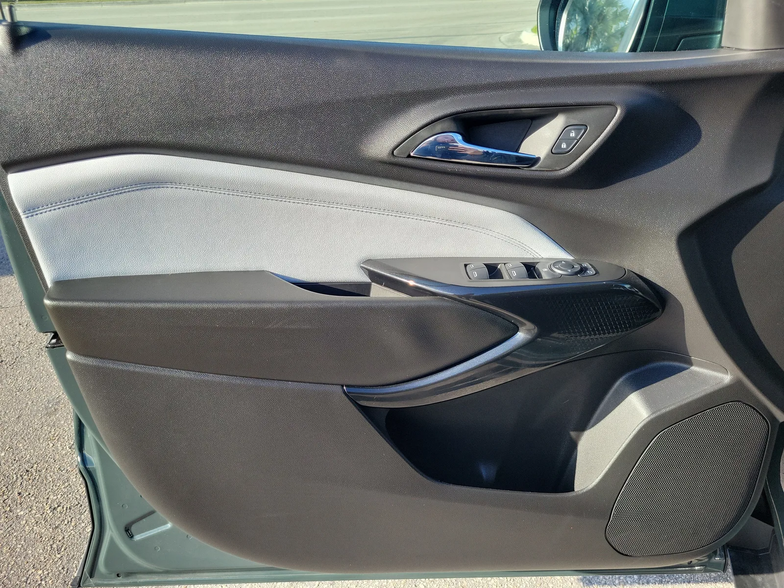 2025 Chevrolet Trax LT photo 22