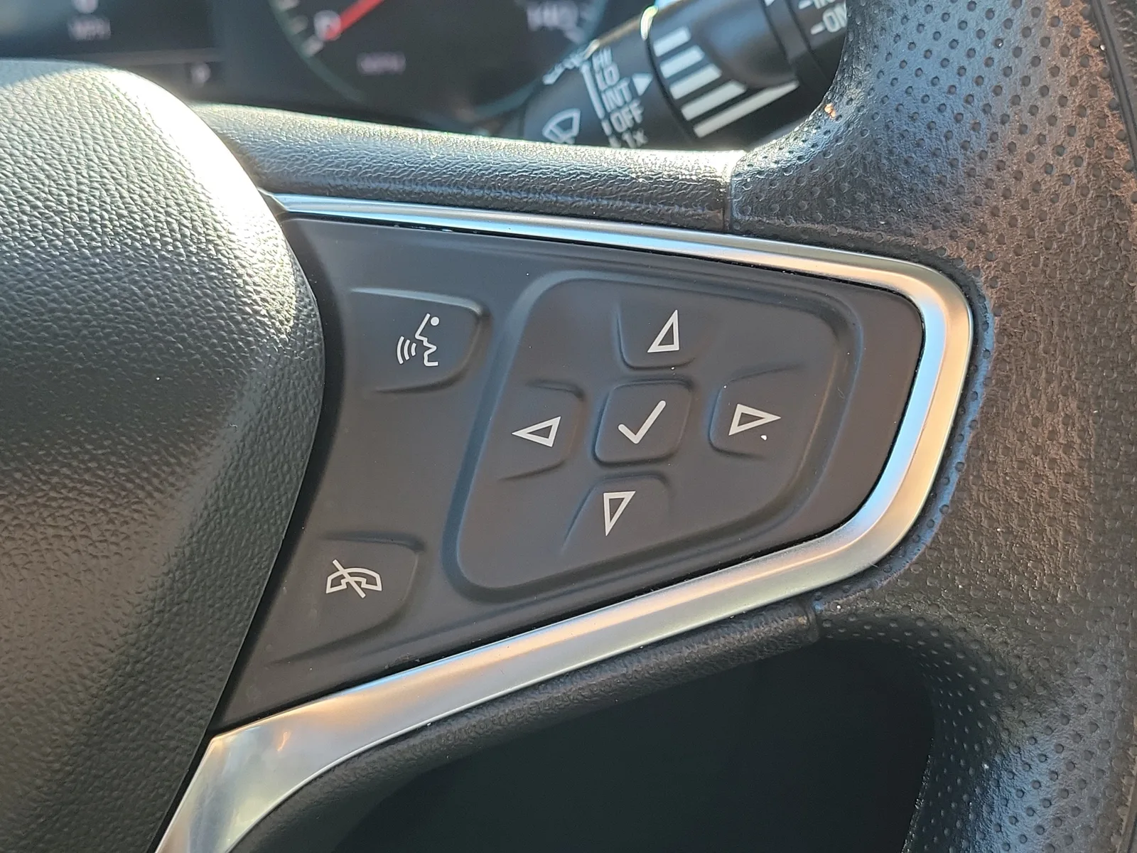 2024 Chevrolet Equinox LS photo 22