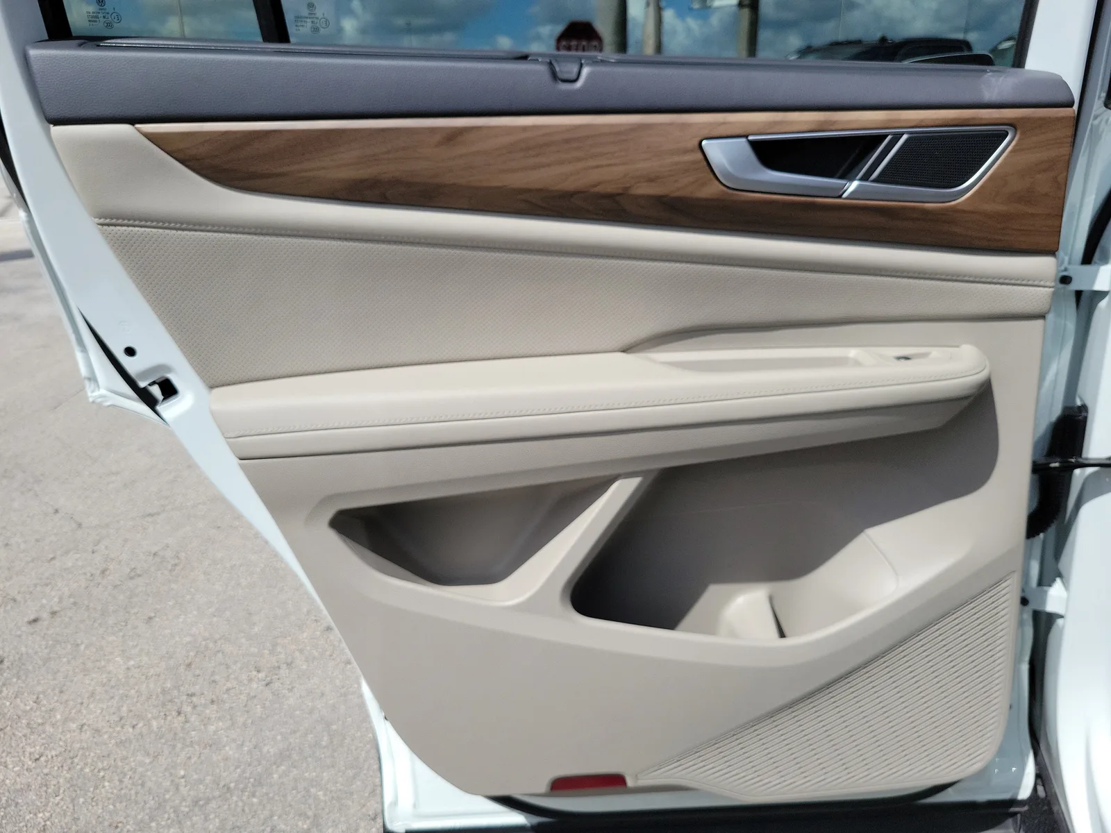 2025 Volkswagen Atlas 2.0T SE w/Technology photo 26