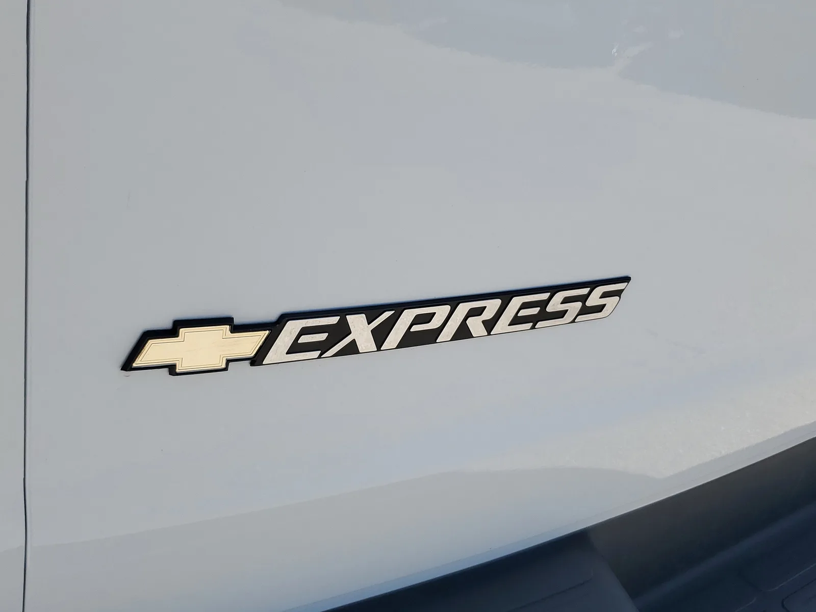 2025 Chevrolet Express Passenger LT photo 29