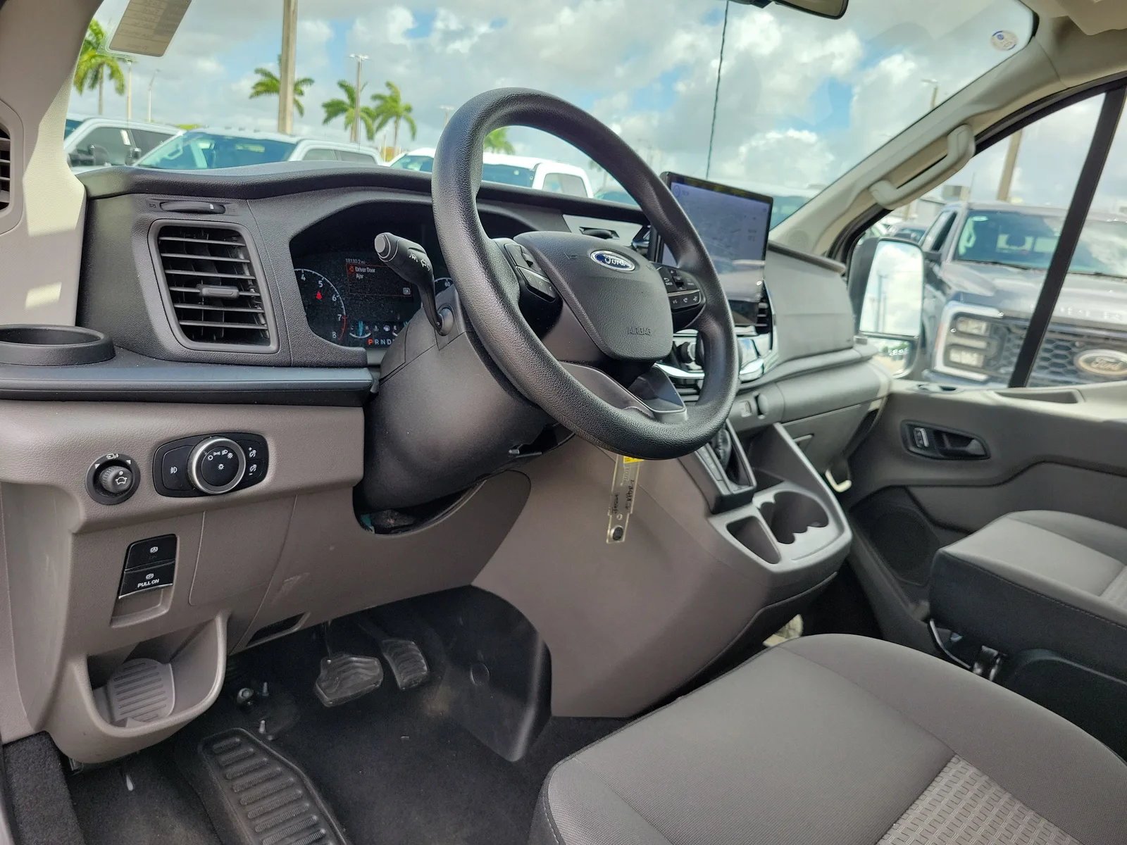 2025 Ford Transit Passenger Wagon XLT photo 9