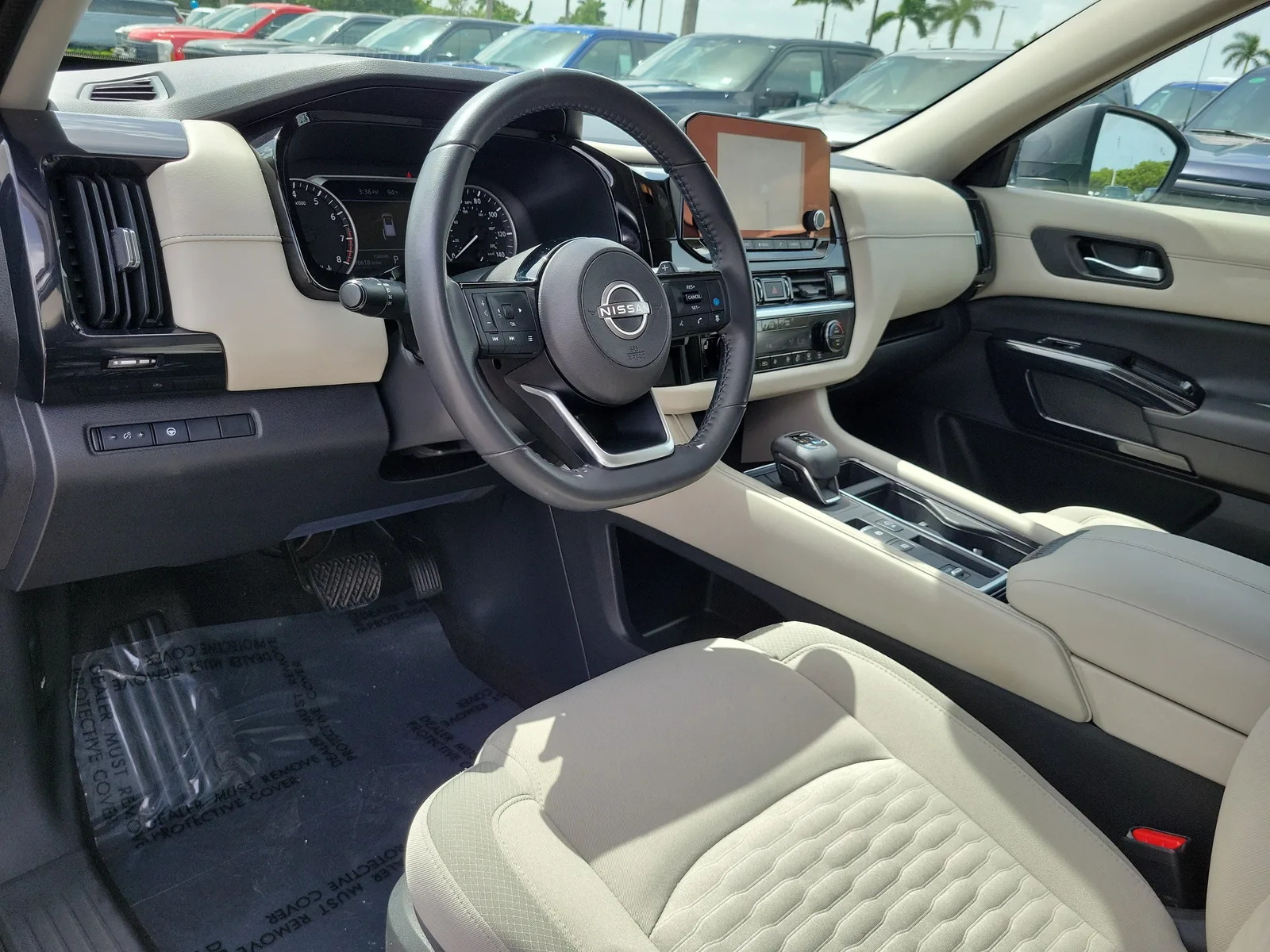 2022 Nissan Pathfinder SV photo 9